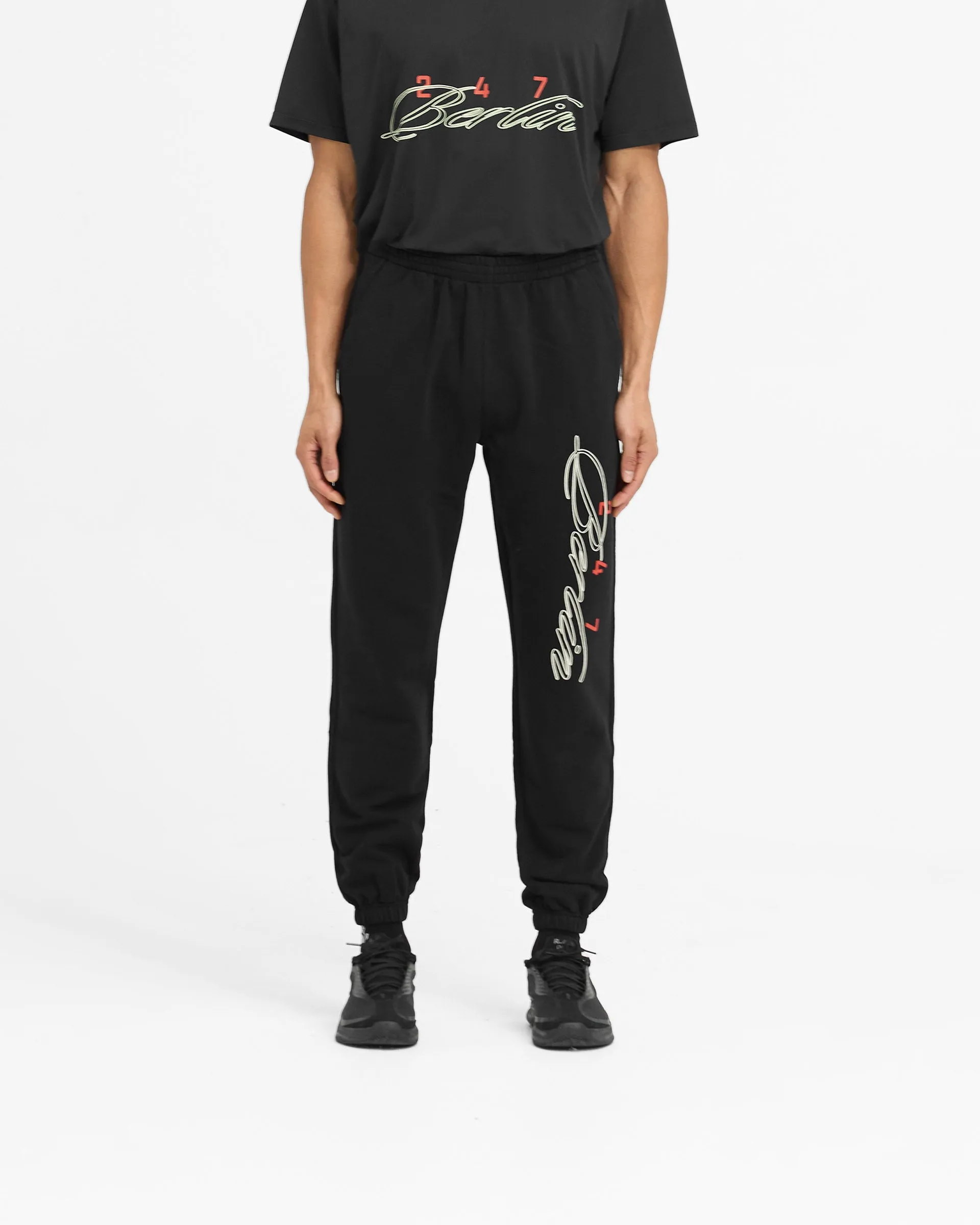 ExpandableSidePanels Durable Comfort 247 Berlin Sweatpant - Black