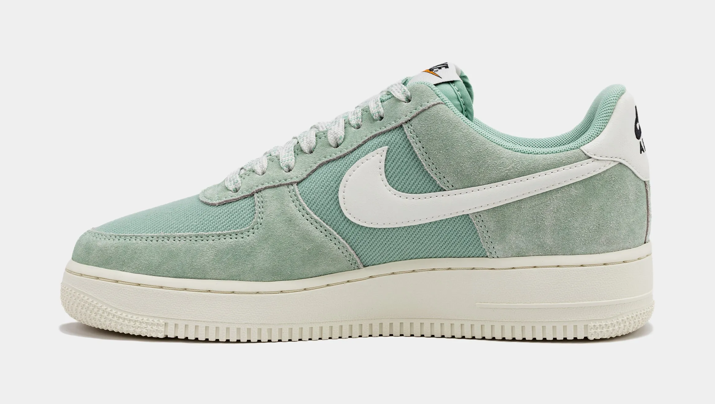 Air Force 1 '07 LV8 Enamel Green Mens Lifestyle Shoes (Enamel Green) Energy Return System