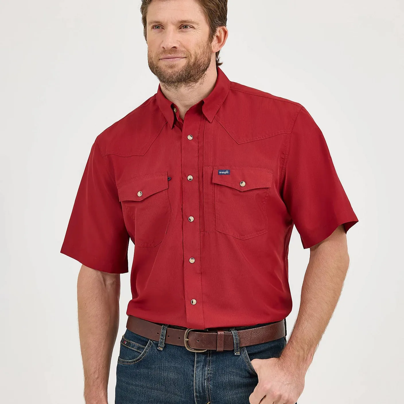 Daily Favorite Wrangler Men's S/S Solid Performance Western Snap Shirt in Scarlet Red