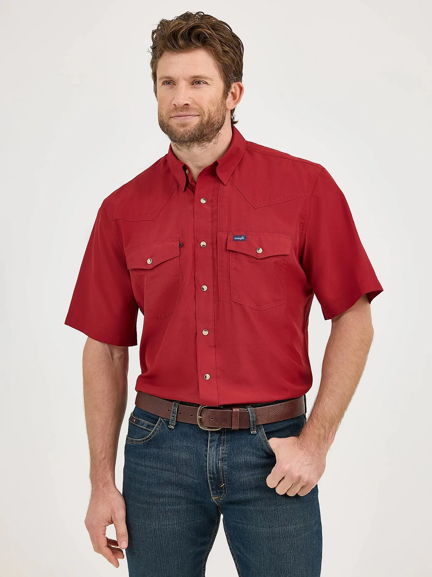 Relaxed Comfort Wear Wrangler Men's S/S Solid Performance Western Snap Shirt in Scarlet Red