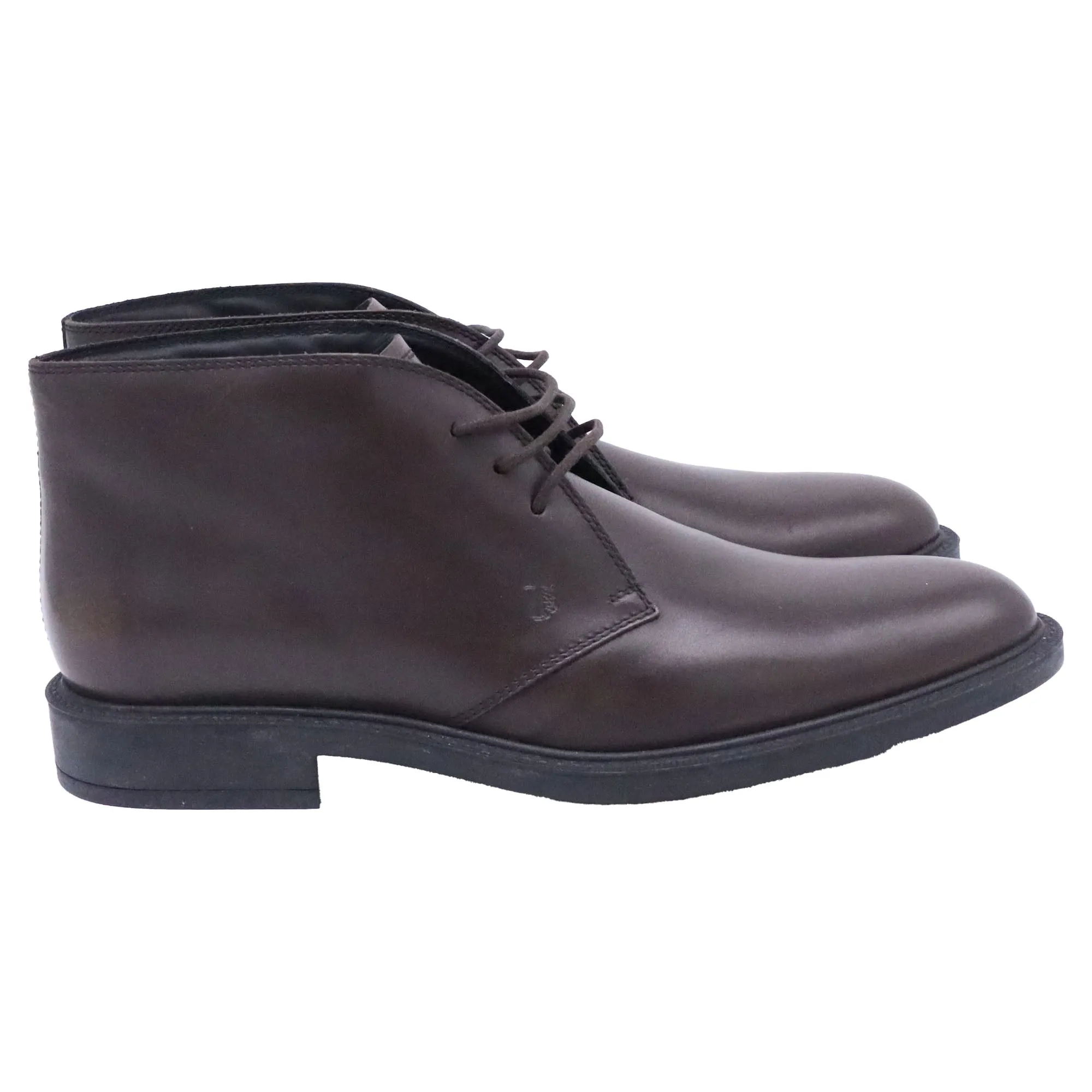 Power Pose Glossy Finish Tod's Lace Up Desert Boots in Brown Leather
