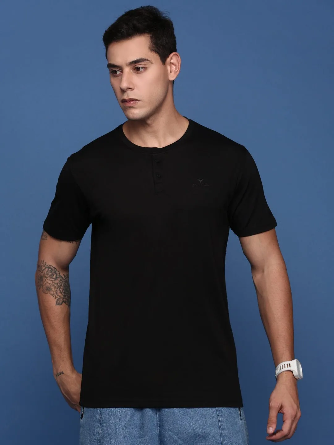 Men's Black Round Neck Solid Cotton Slim Fit T-Shirt product ombre gradient Minimal Staple