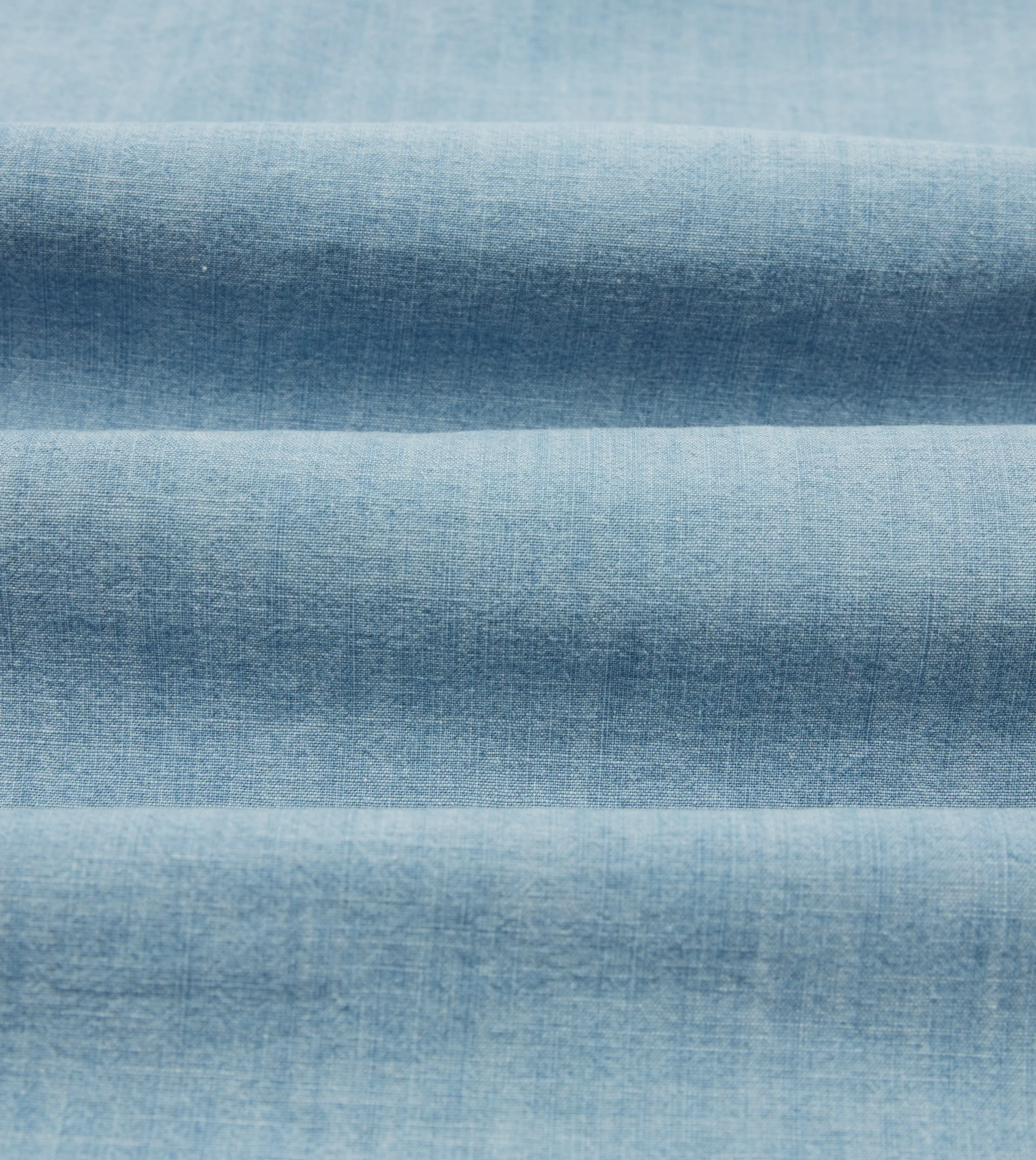 Effortless Layer Trendy Vibe Blue Cotton Chambray Two-Pocket Work Shirt