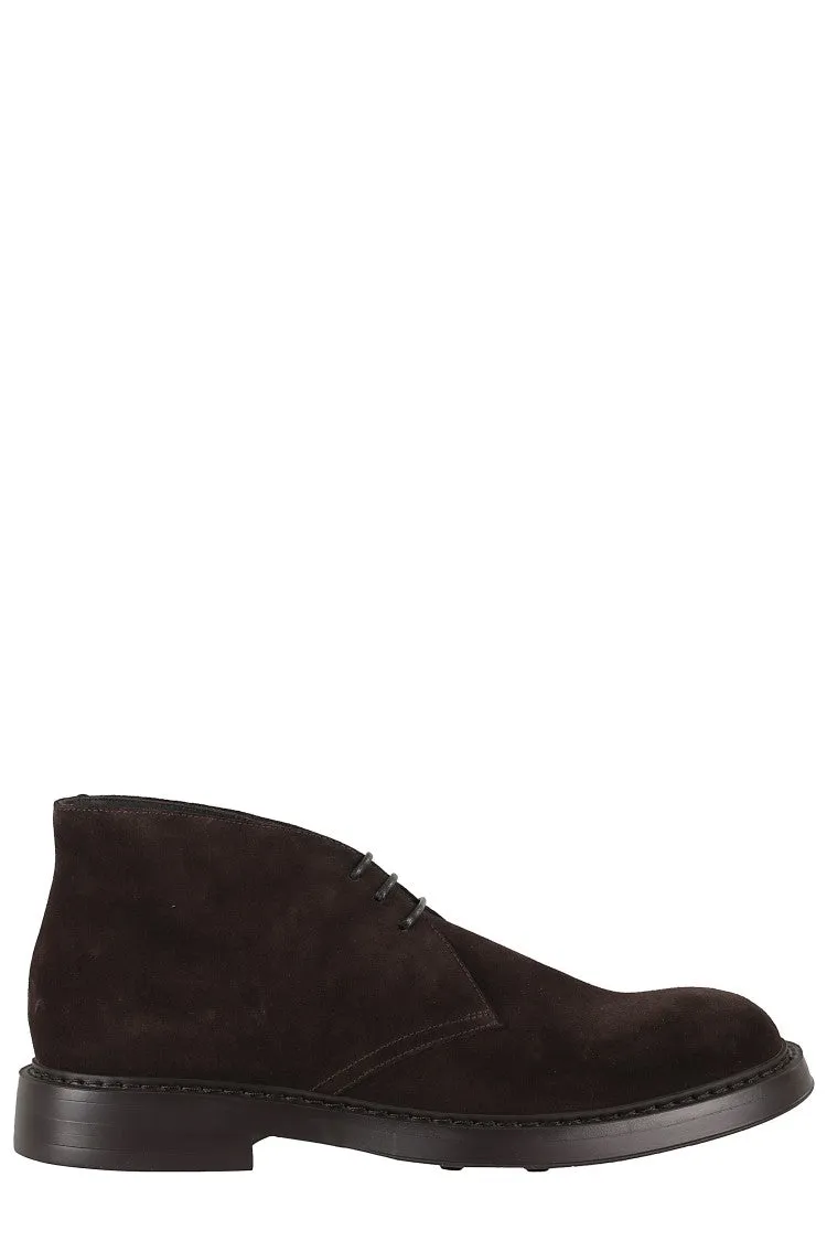 No Pain Classic Edge Round Toe Suede Chukka Boot