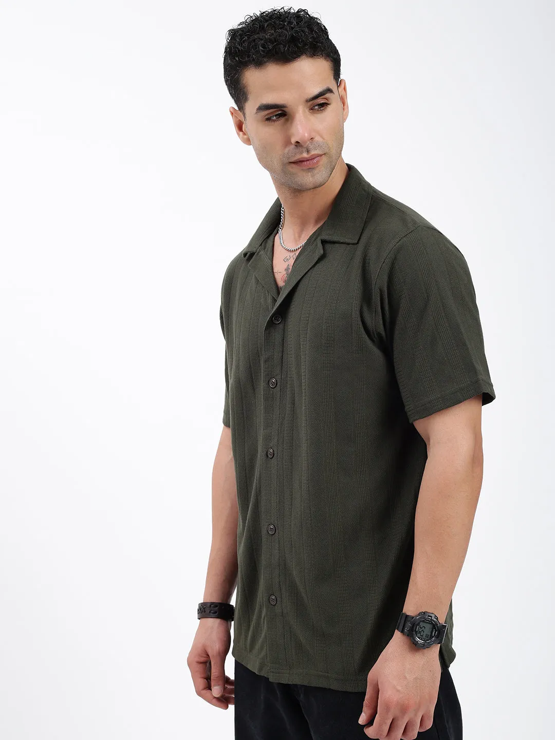 Tagless Labeling Queen Glow Men's Solid Green Relaxed Fit Shirt