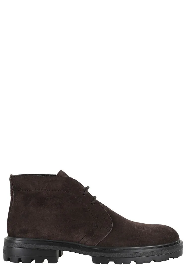 Brown Suede Ankle Boots With Toggled Tongue And Rubber Sole Simple Cut Stage Mode