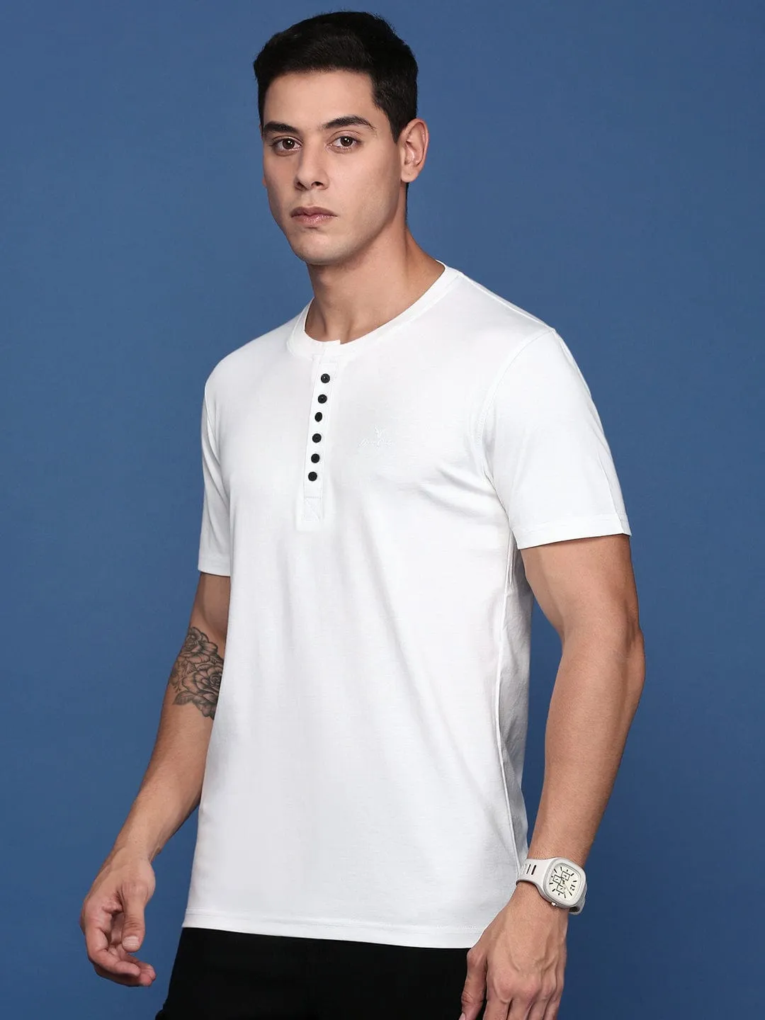 Men's White Solid Round Neck Cotton Slim Fit T-Shirt Mesh Lining Bold Print