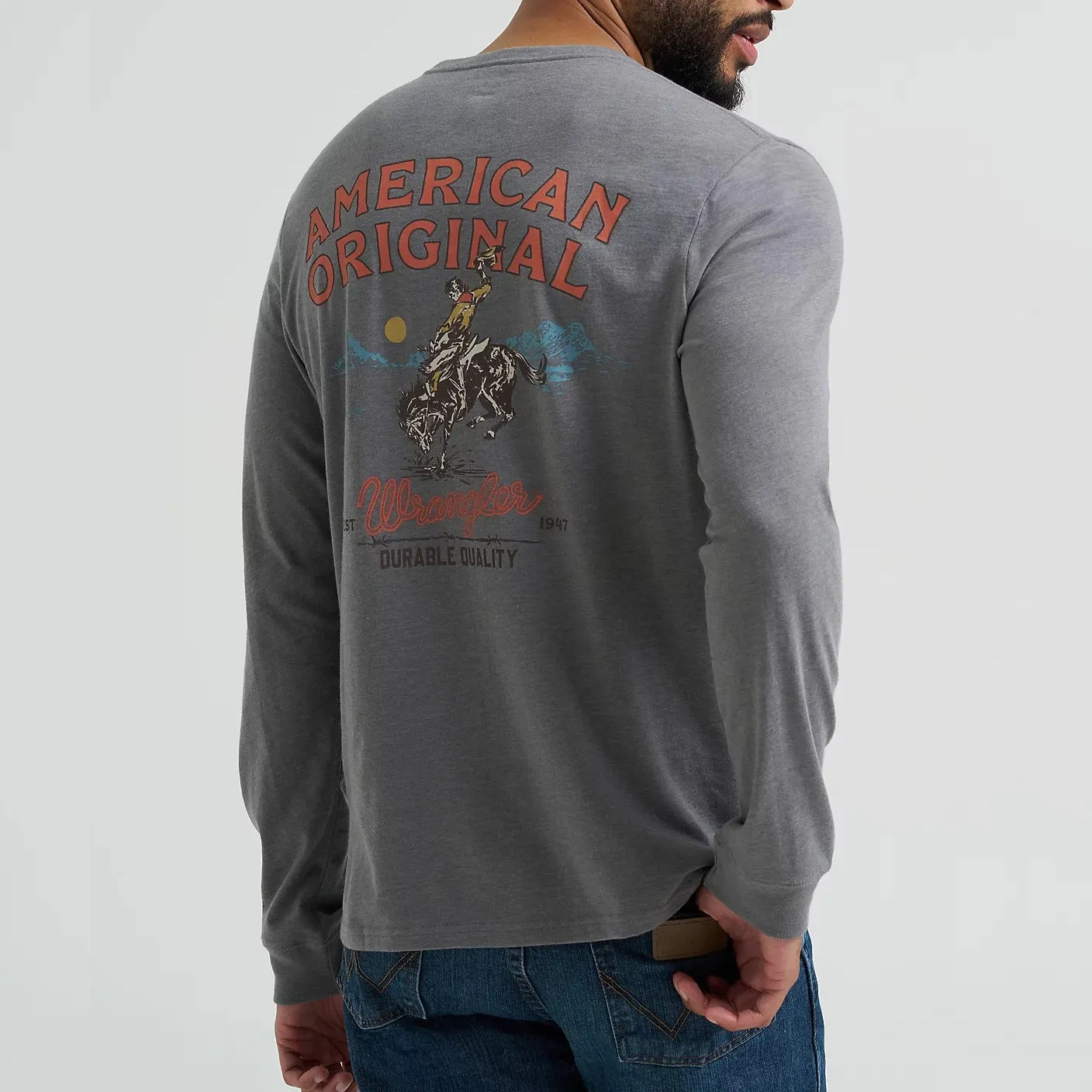 Chic Look Weekend Wear Wrangler Men's L/S Cowboy Back Graphic Tee in Graphite Heather