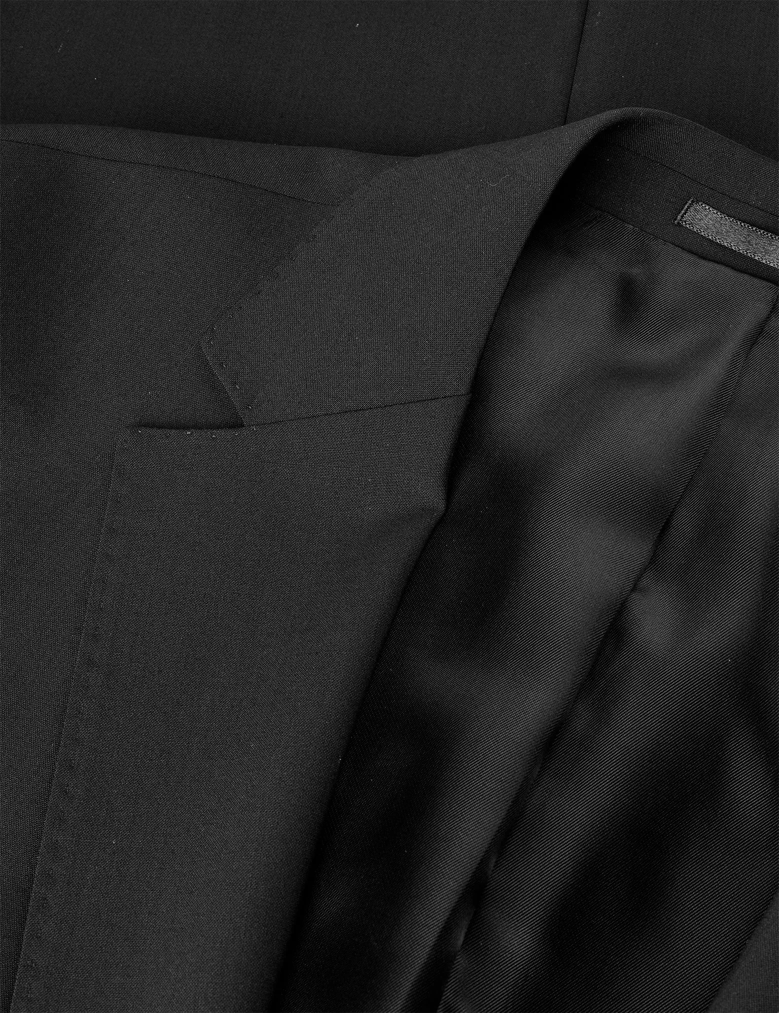 Klassik Bond, Black Elegant Evening Stretch Enhanced Mobility Zones