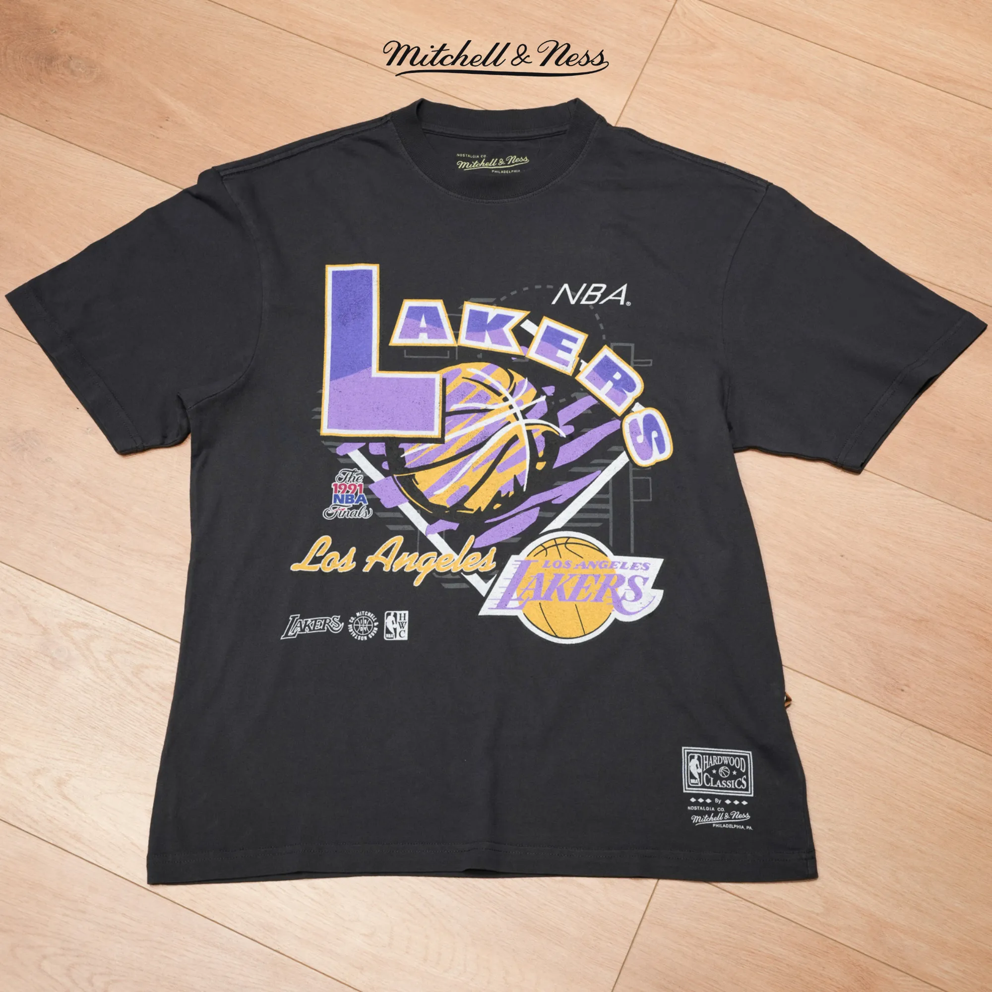 Temperature Regulating Fabric Game Look Mitchell & Ness Los Angeles Lakers Brush Off T-Shirt