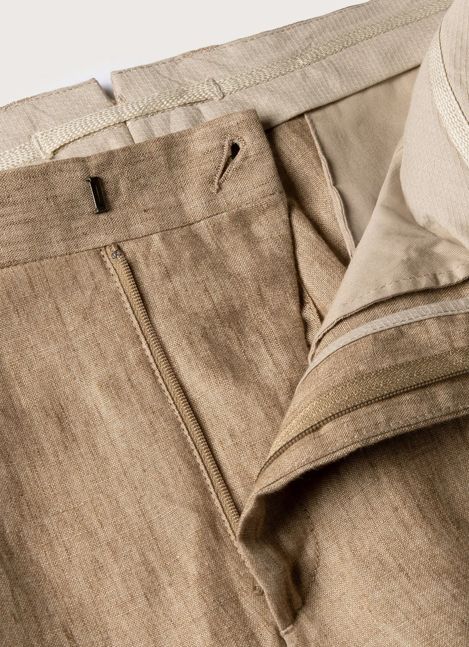 Men's Pleated Linen Trouser in Dune Melange Fashionable Cut