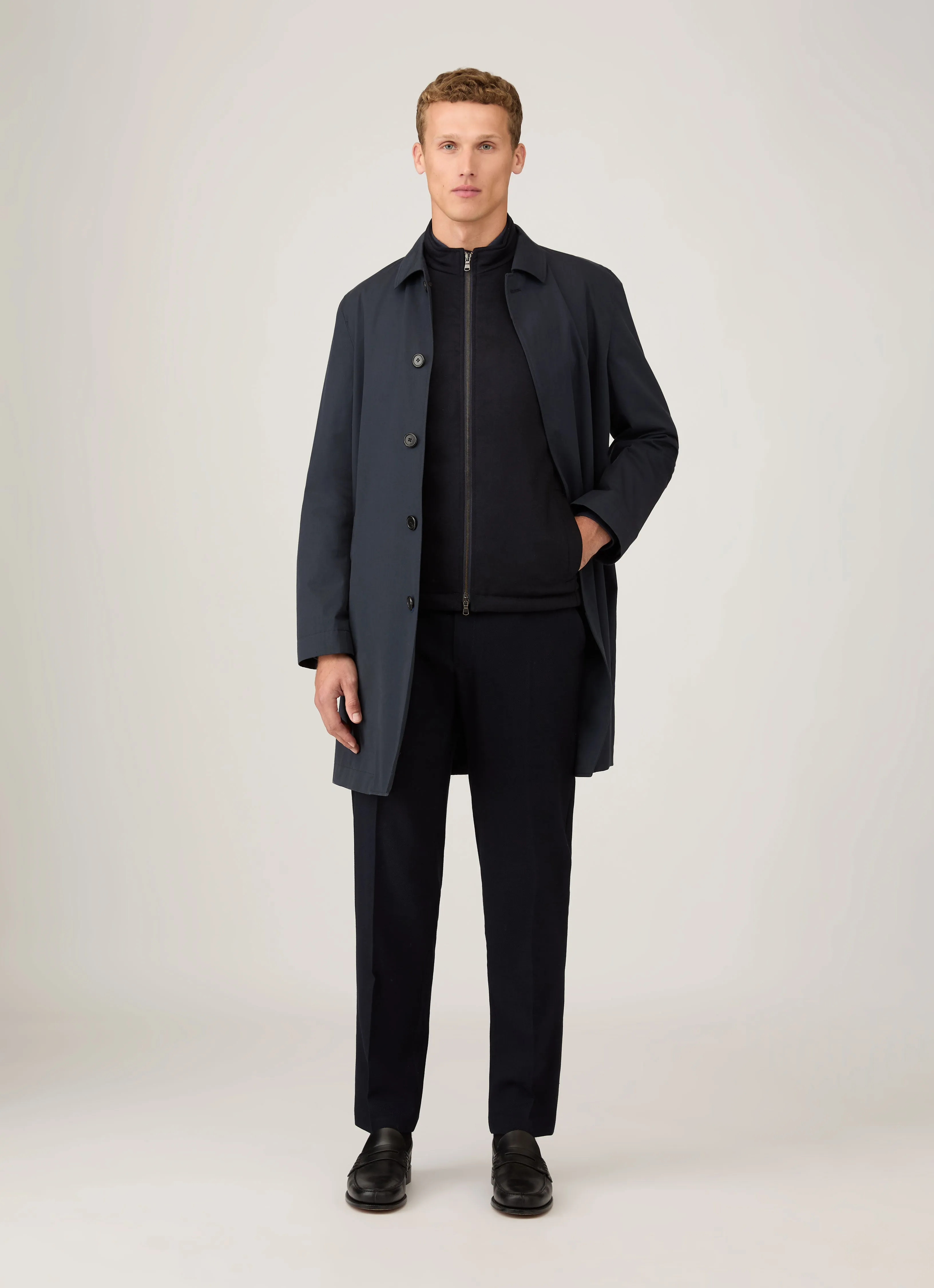 Contoured Back Panel Stain Resistant Men's Wool Cashmere Gilet in Navy