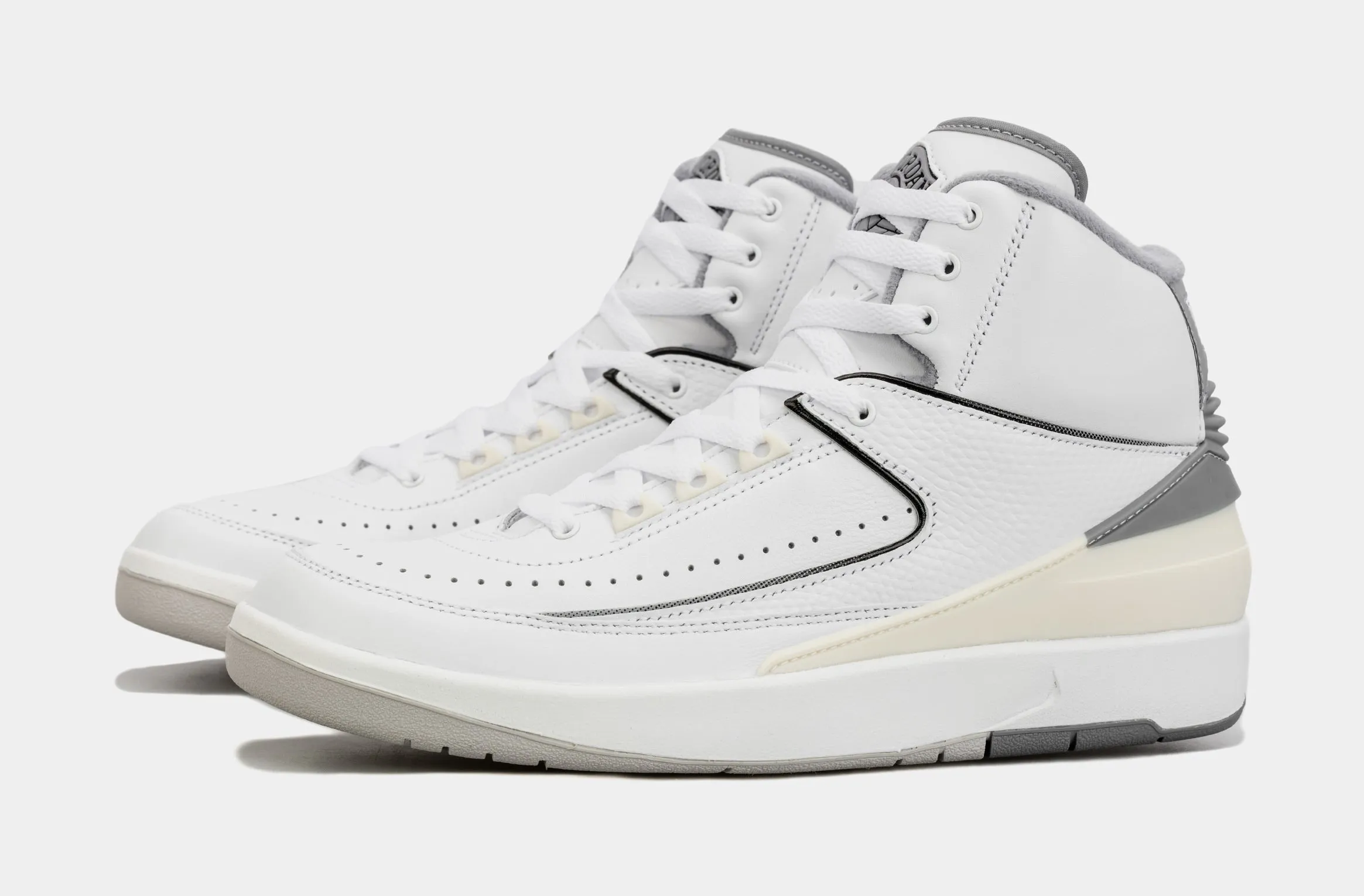 Air Jordan 2 Retro Cement Grey Mens Lifestyle Shoes (White/Grey) Energy Cushion