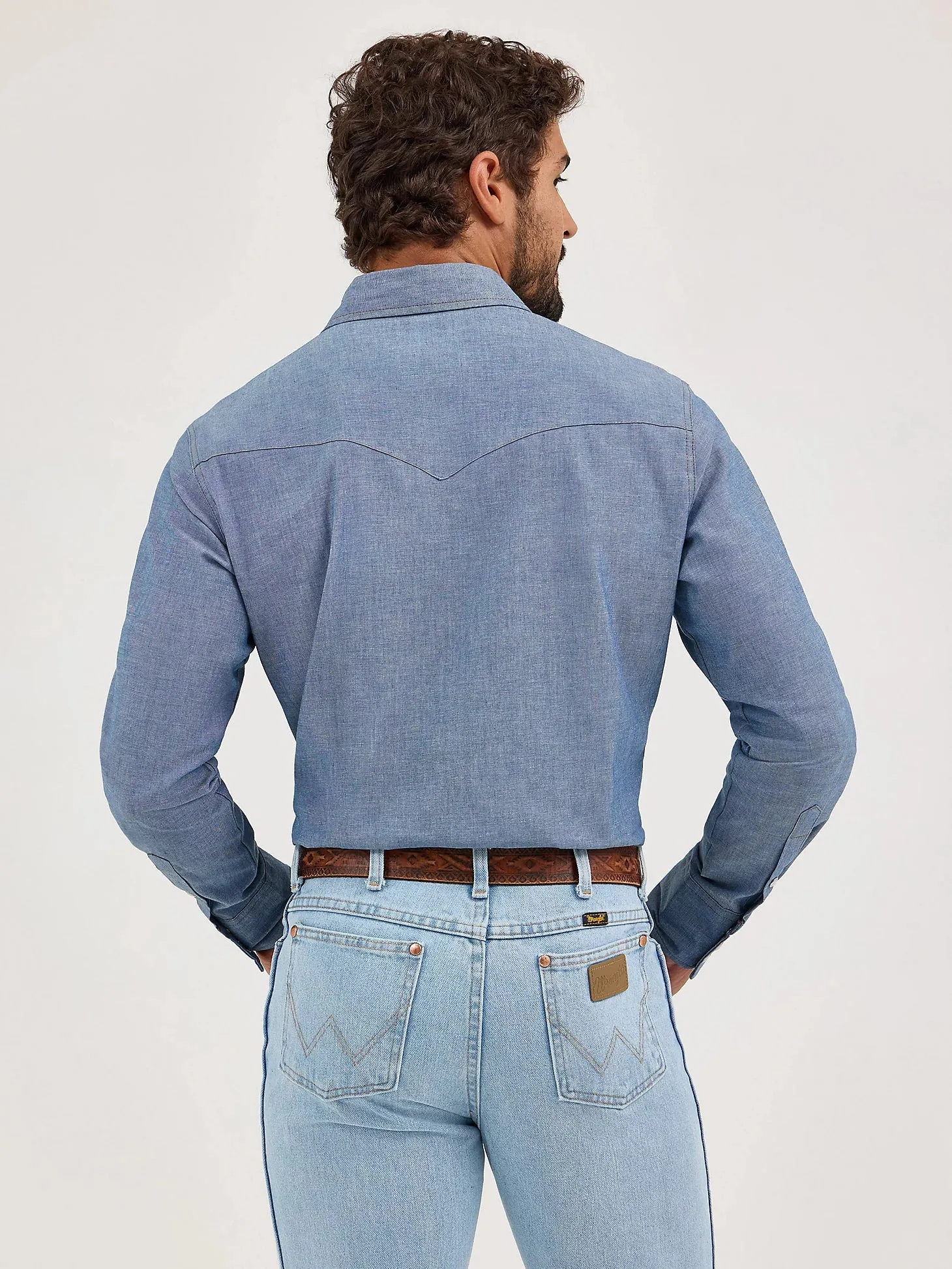 Pocket Design Outdoor Essentials Wrangler Men's Cowboy Cut L/S Western Snap Work Shirt in Chambray Blue