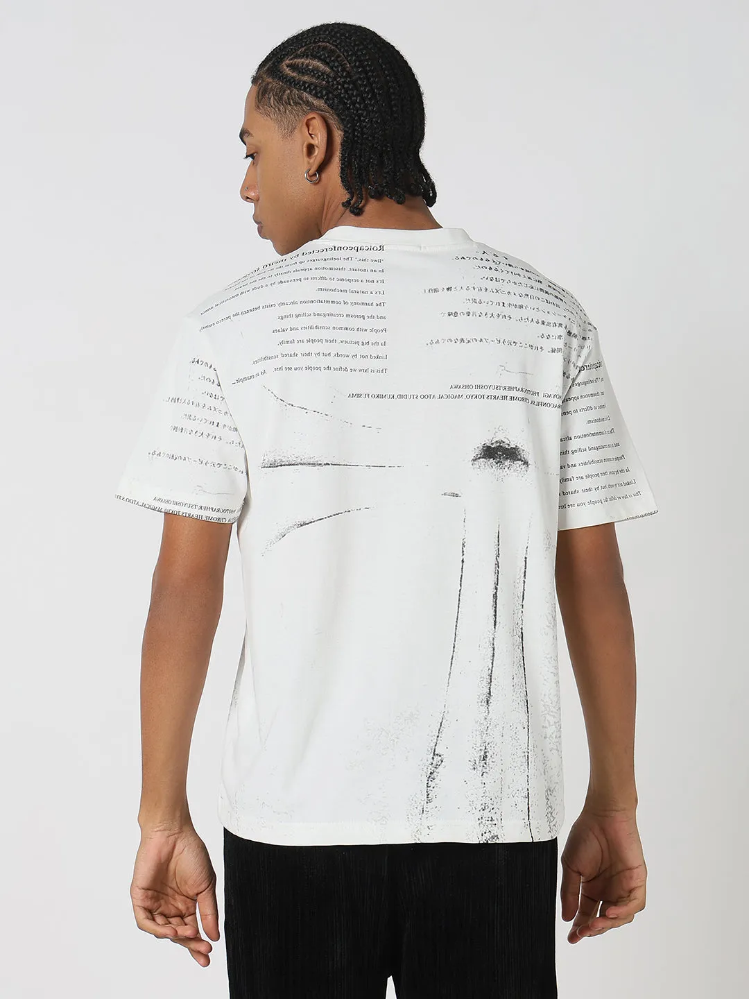 SoftTouchFinish WindResistantWeave Men's Casual White & Black Typography T-Shirt