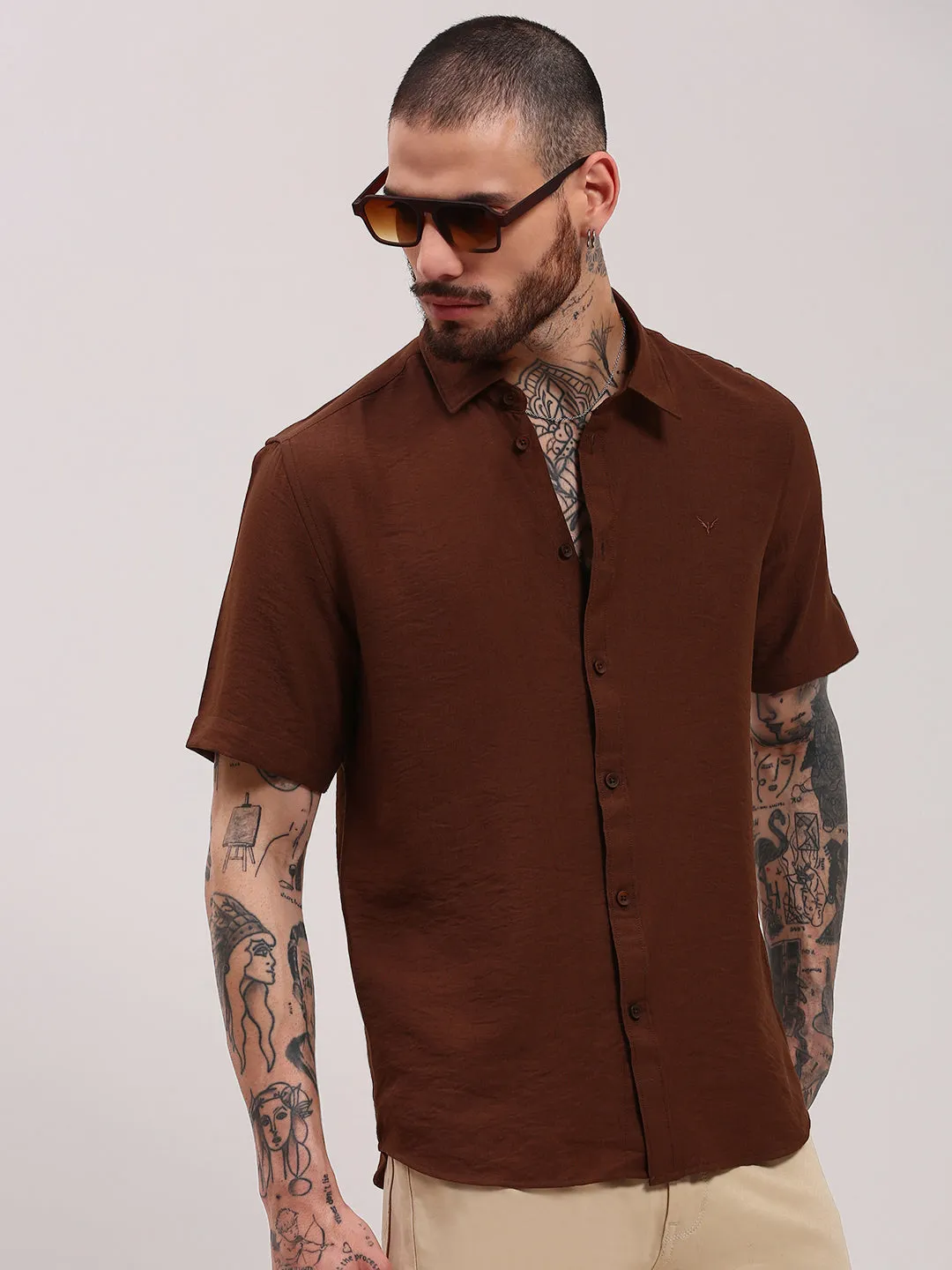 Men's Brown Spread Collar Solid Slim Fit Shirt Lightweight Feel