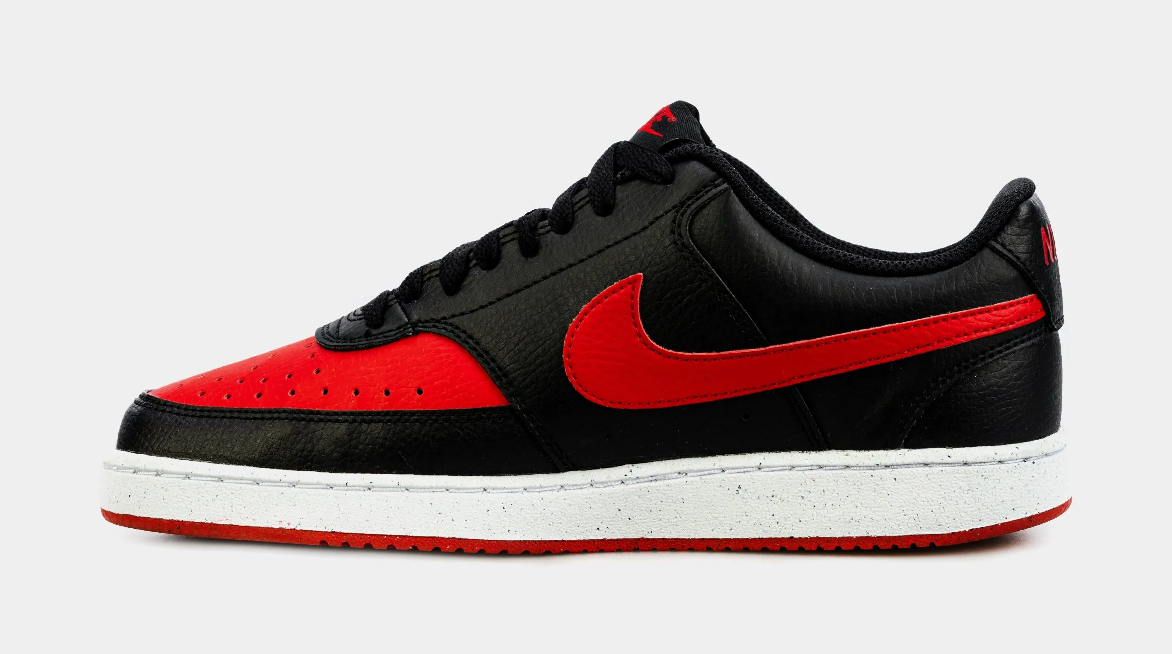 Flex Grooves Design Directional Step Support Court Vision Next Nature Mens Lifestyle Shoes (Black/Red)