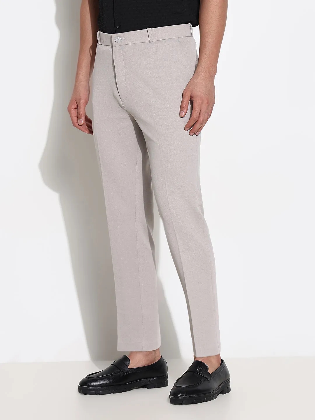 Men's Grey Solid Tapered Fit Low-Rise Trousers All-Day Wear Freedom Fit