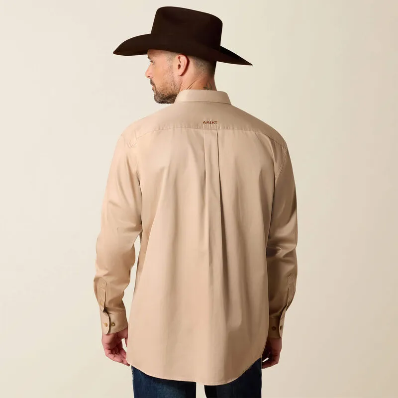 Effortless Fit Ariat Men's Solid Twill Classic Fit Button Down Western Shirt in Khaki