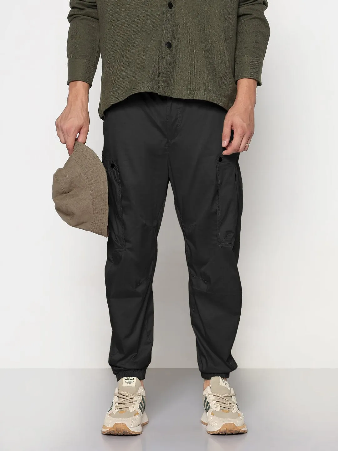 Men's Black Relaxed Fit Cargos Cozy Waist