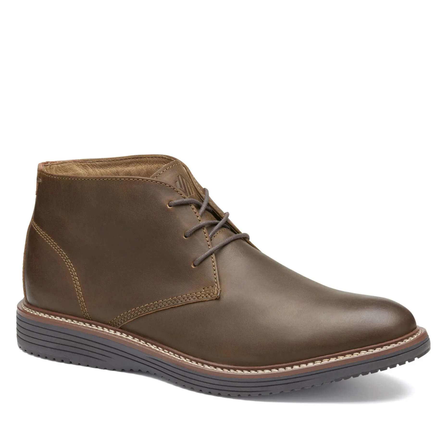 Motion Friendly Airy Space Johnston & Murphy Men's Hodges Chukka  Shoe