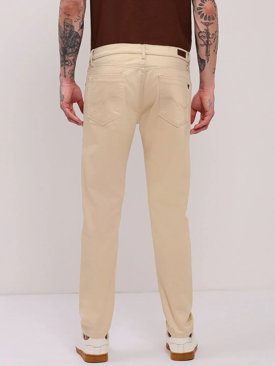 Men's Beige Low-Rise Slim Fit Jeans Common look Outfit Vibe