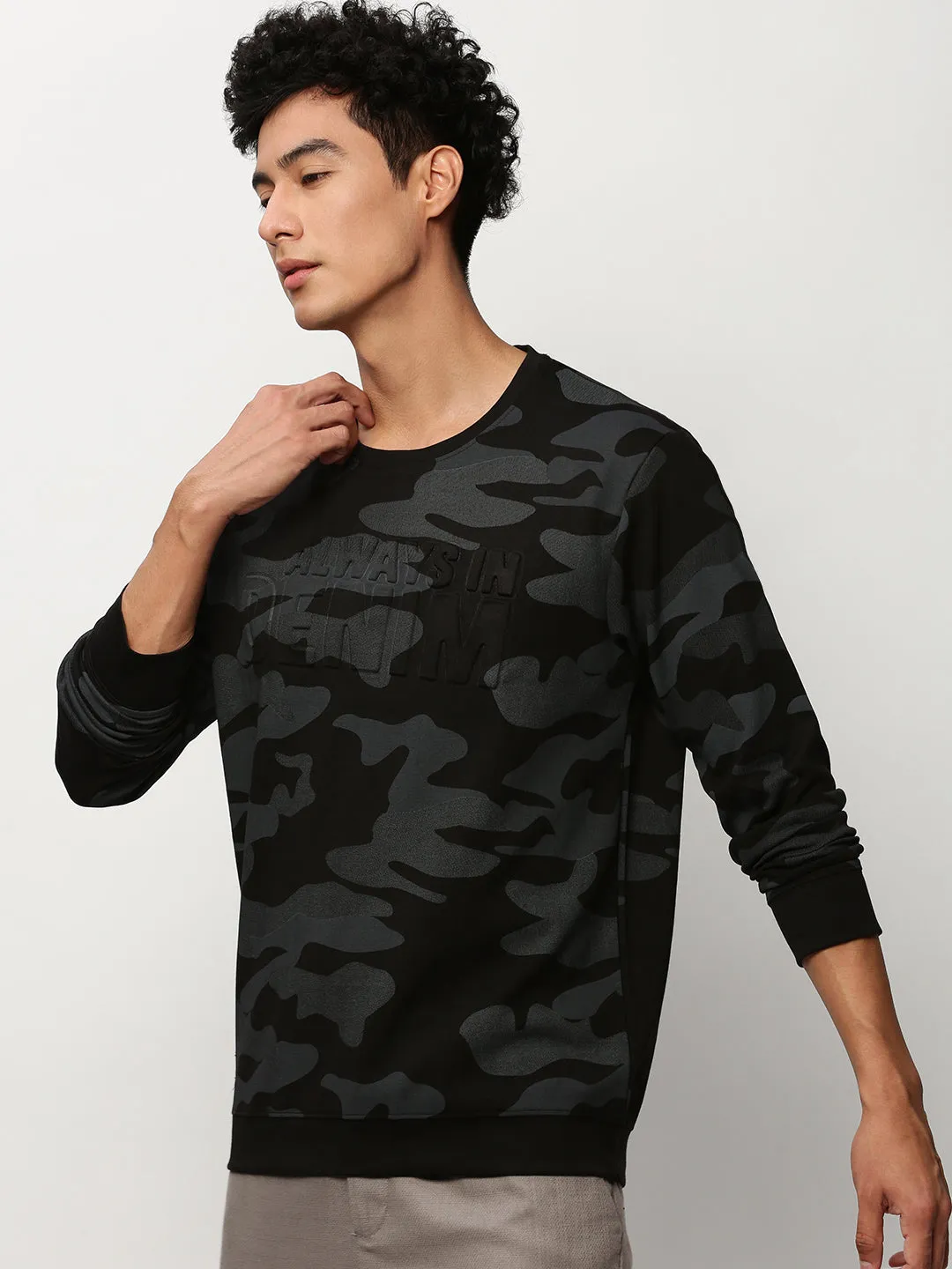 Men's Black Camouflage Printed Round Neck Cotton Pullover Casual Elegance