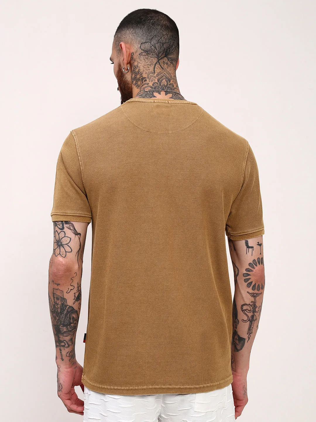 Men's Brown Solid Round Neck T-Shirt Pockets