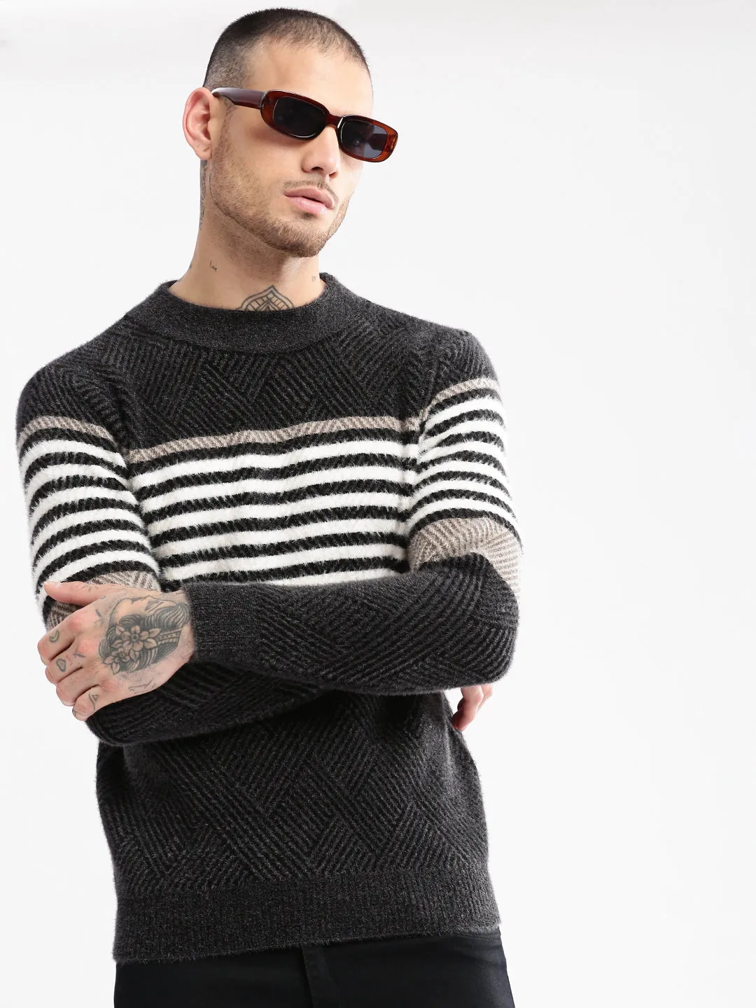 Men's Black Round Neck Long Sleeves Striped Pullover Compact Style
