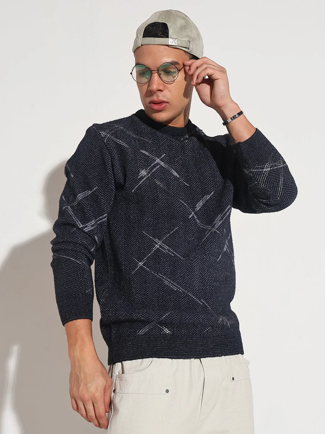 Layered Weight Distribution Guide NonRestrictive Cuff Men's Abstract Navy Blue Ribbed Round Neck Sweater