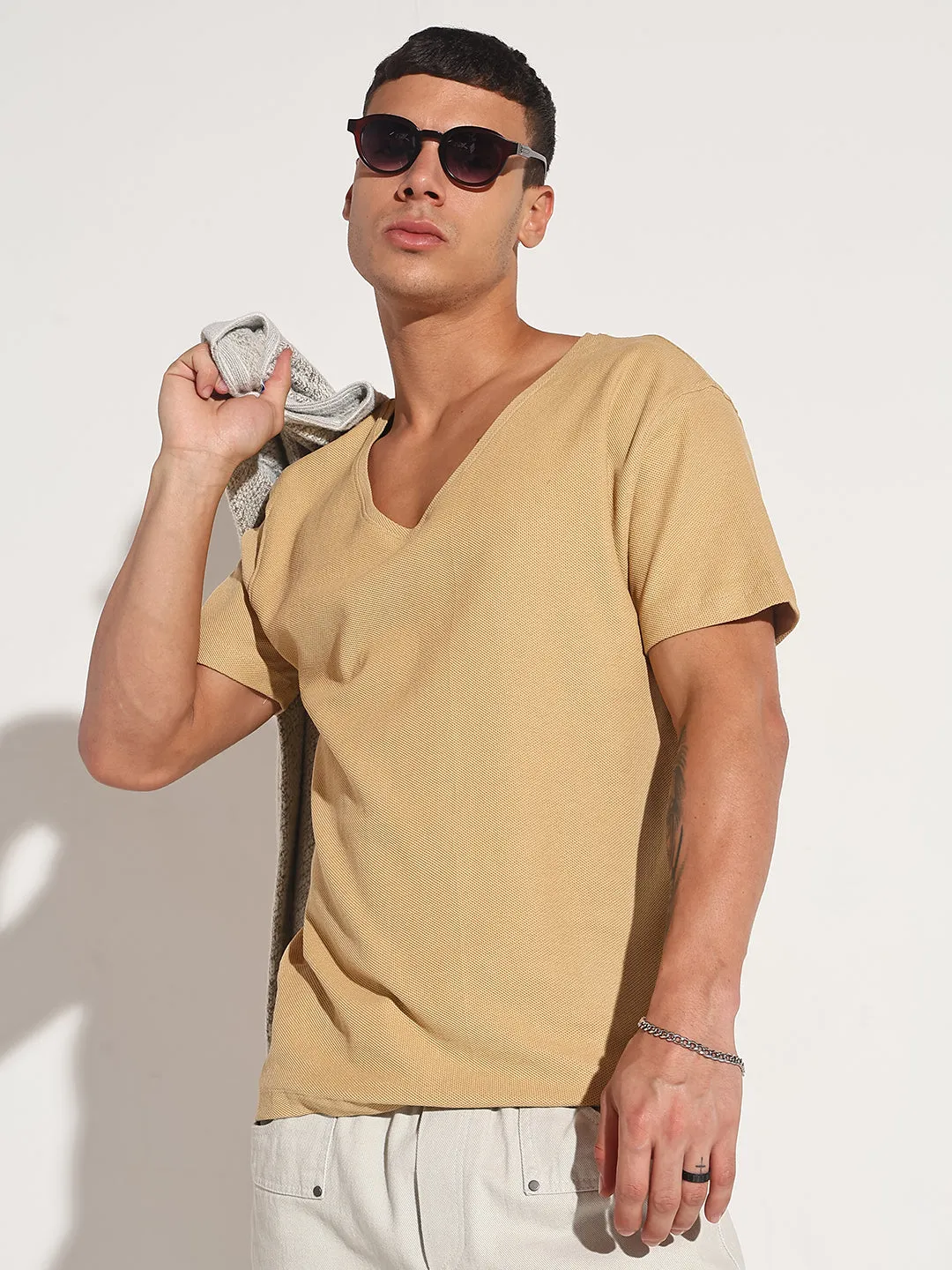 VersatileStyle Classic Jeans Men's Beige V-Neck Regular Fit T-Shirt