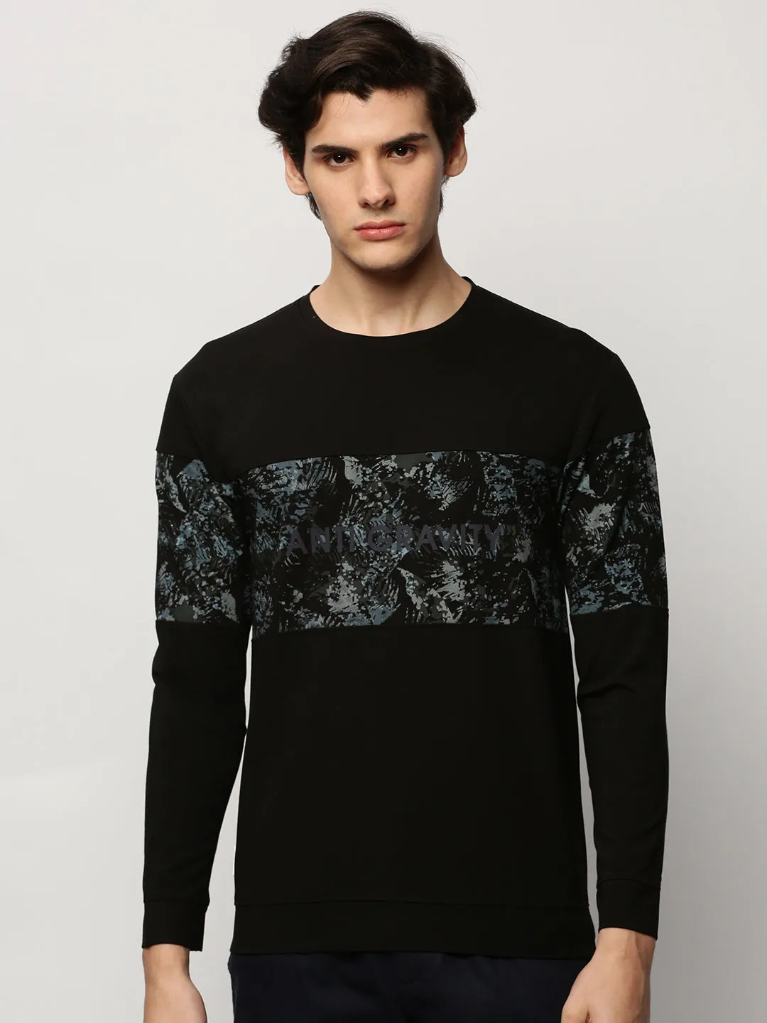 Men's Black Graphic Printed Cotton Sweatshirt uncollared Easy Wear