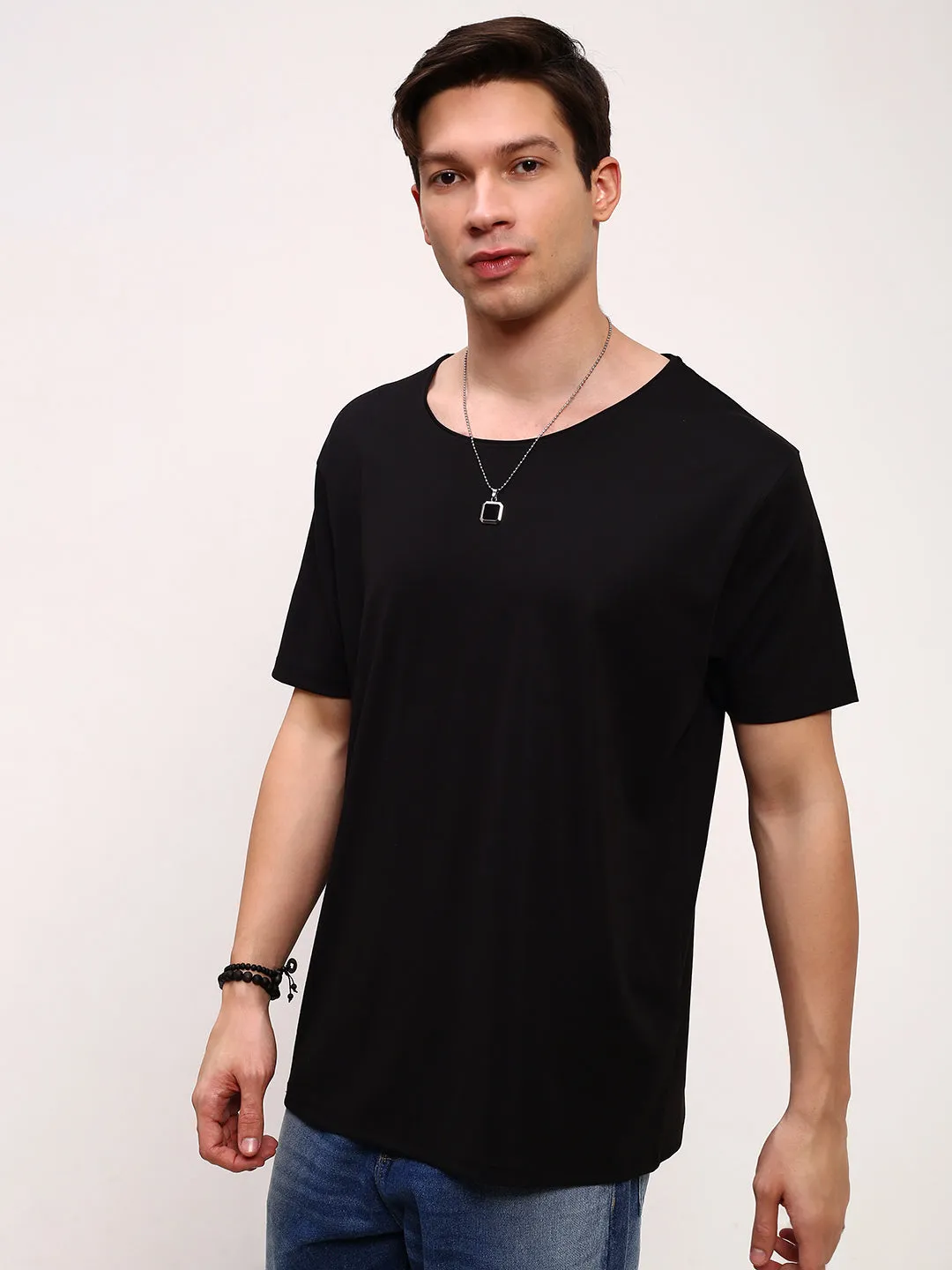 Night Out keychain accents Men's Black Round Neck Cotton T-Shirt