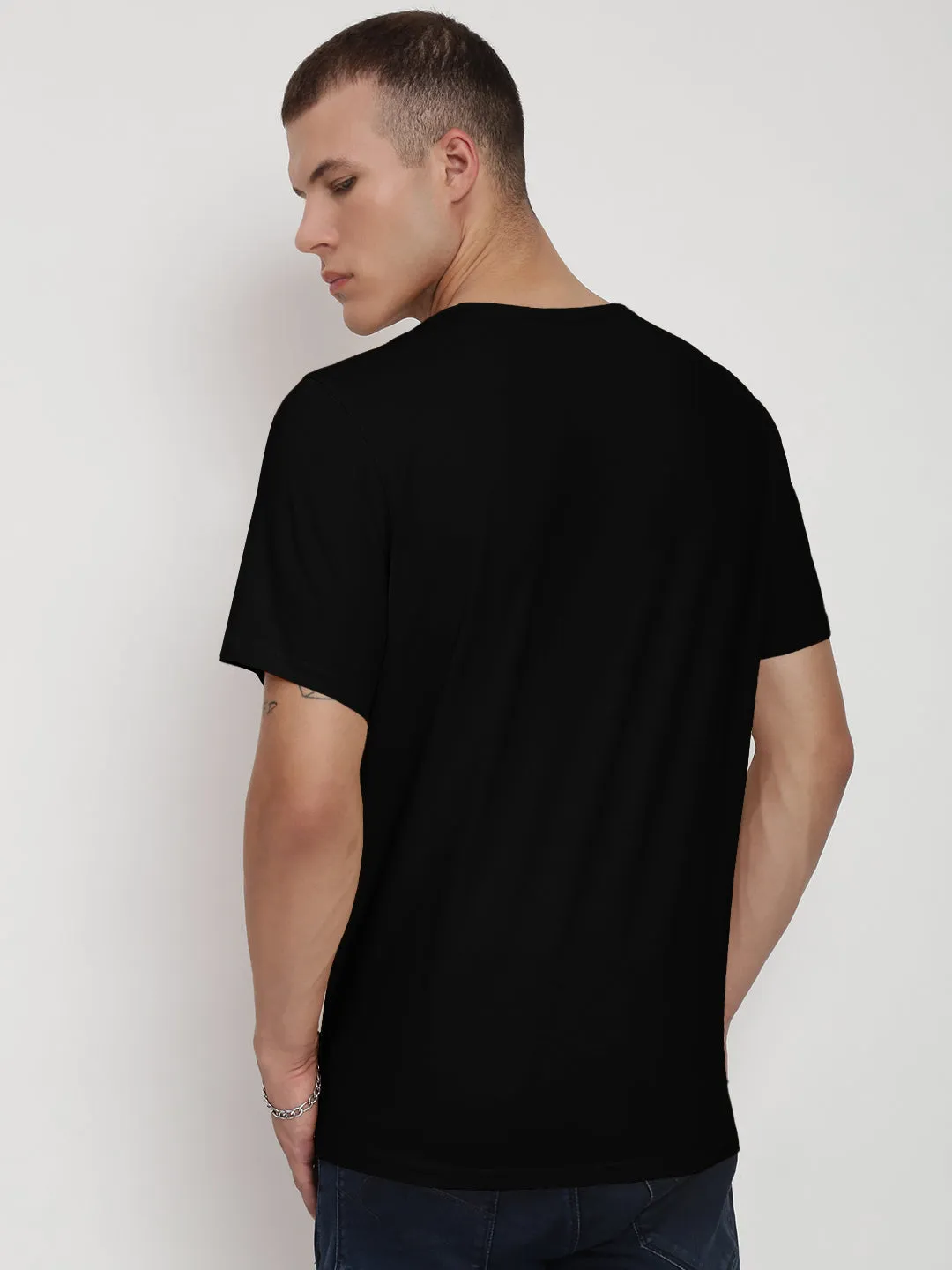 Men's Black Short Sleeves Round Neck Regular Fit T-Shirt Sporty Style