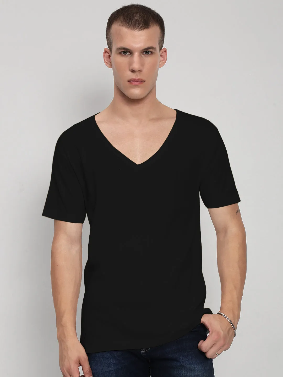 Men's Black Short Sleeves V-Neck Regular Fit T-Shirt Light Pants