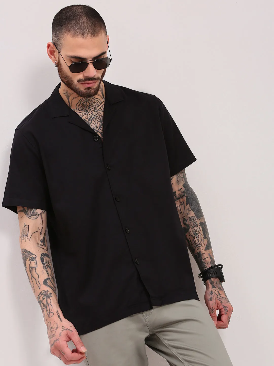 Breathable fabric Men's Black Solid Cuban Collar Relaxed Fit Shirt