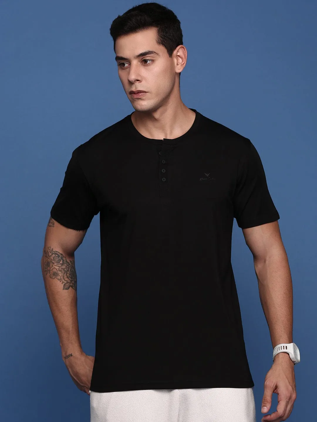 Men's Black Solid Round Neck Cotton Slim Fit T-Shirt Soft Fabric Trend Focus