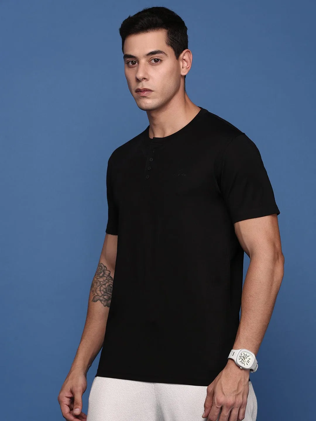 Men's Black Solid Round Neck Cotton Slim Fit T-Shirt Striped