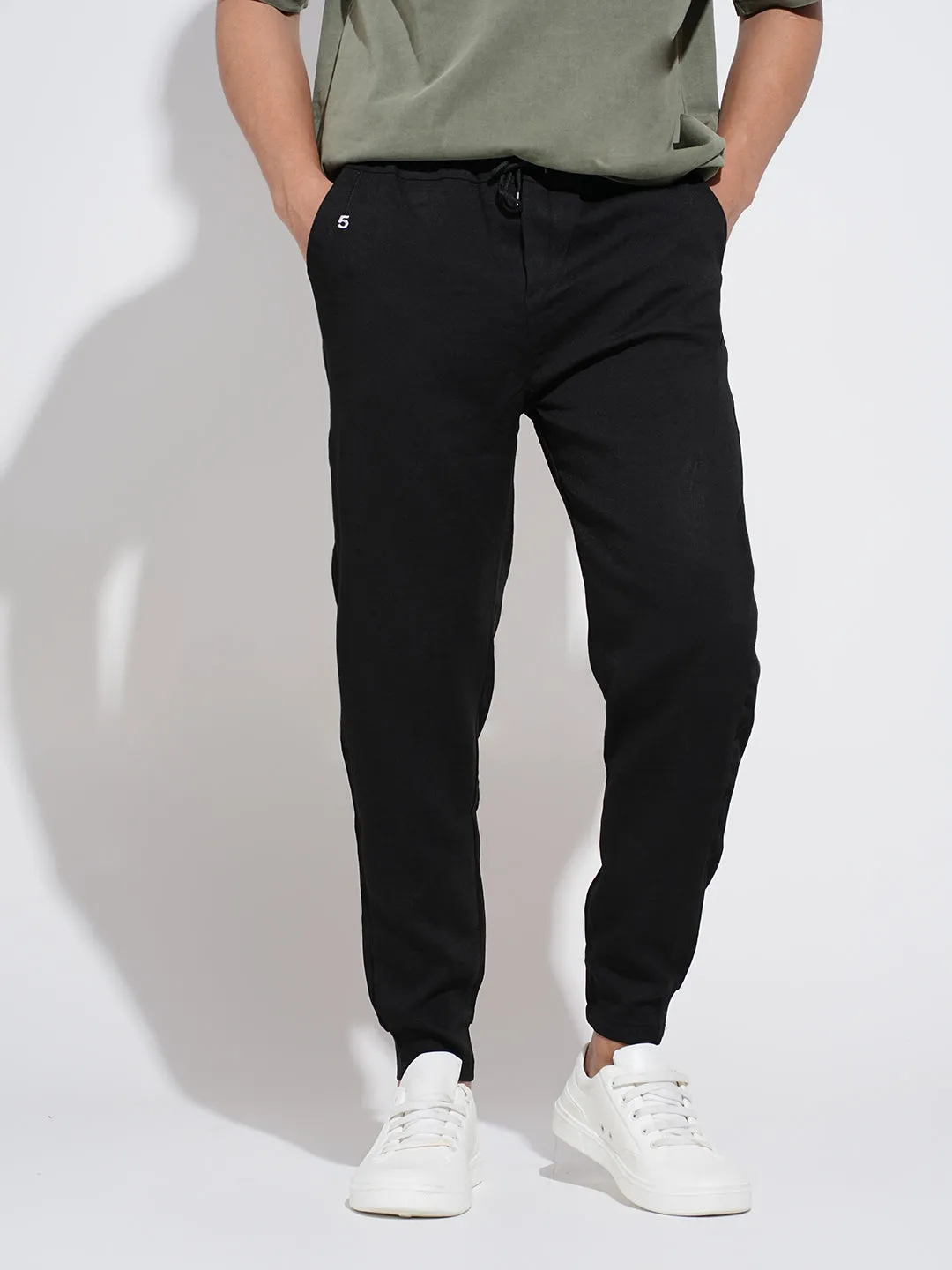 relaxed shape Men's Black Tapered Fit Joggers