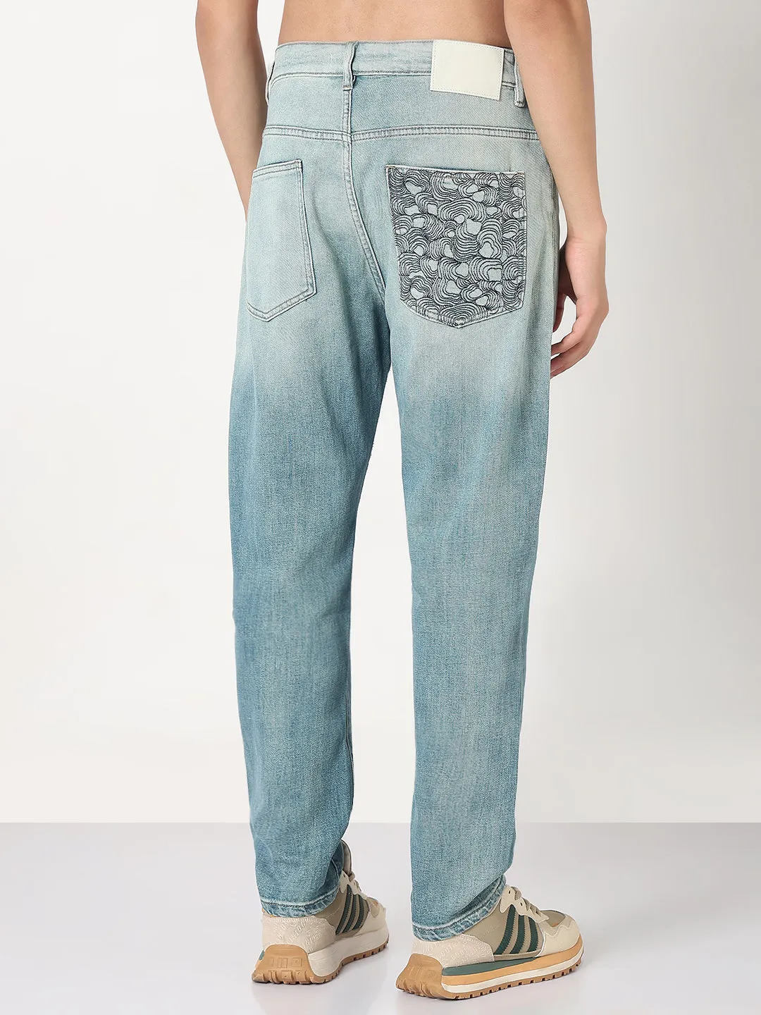 Clean Aesthetic Abrasion Resistant Denim Men's Blue Slim Fit Ombre Jeans with Embroidered Pocket