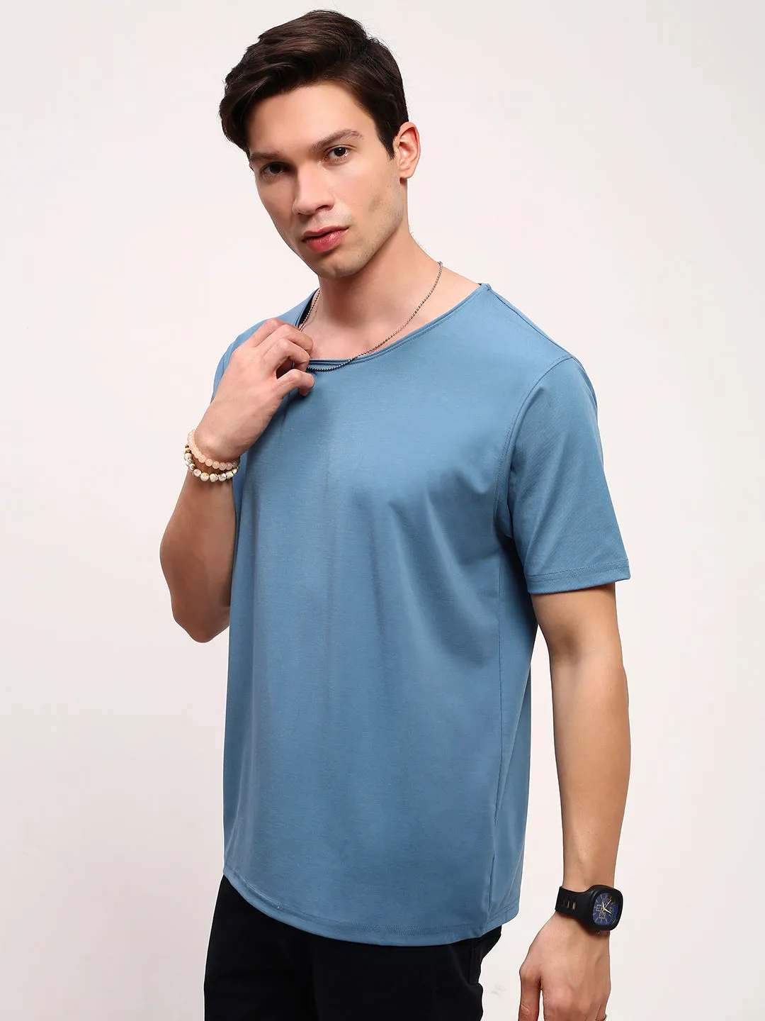 Men's Blue Solid Round Neck T-Shirt Modern Fit Essential Bold
