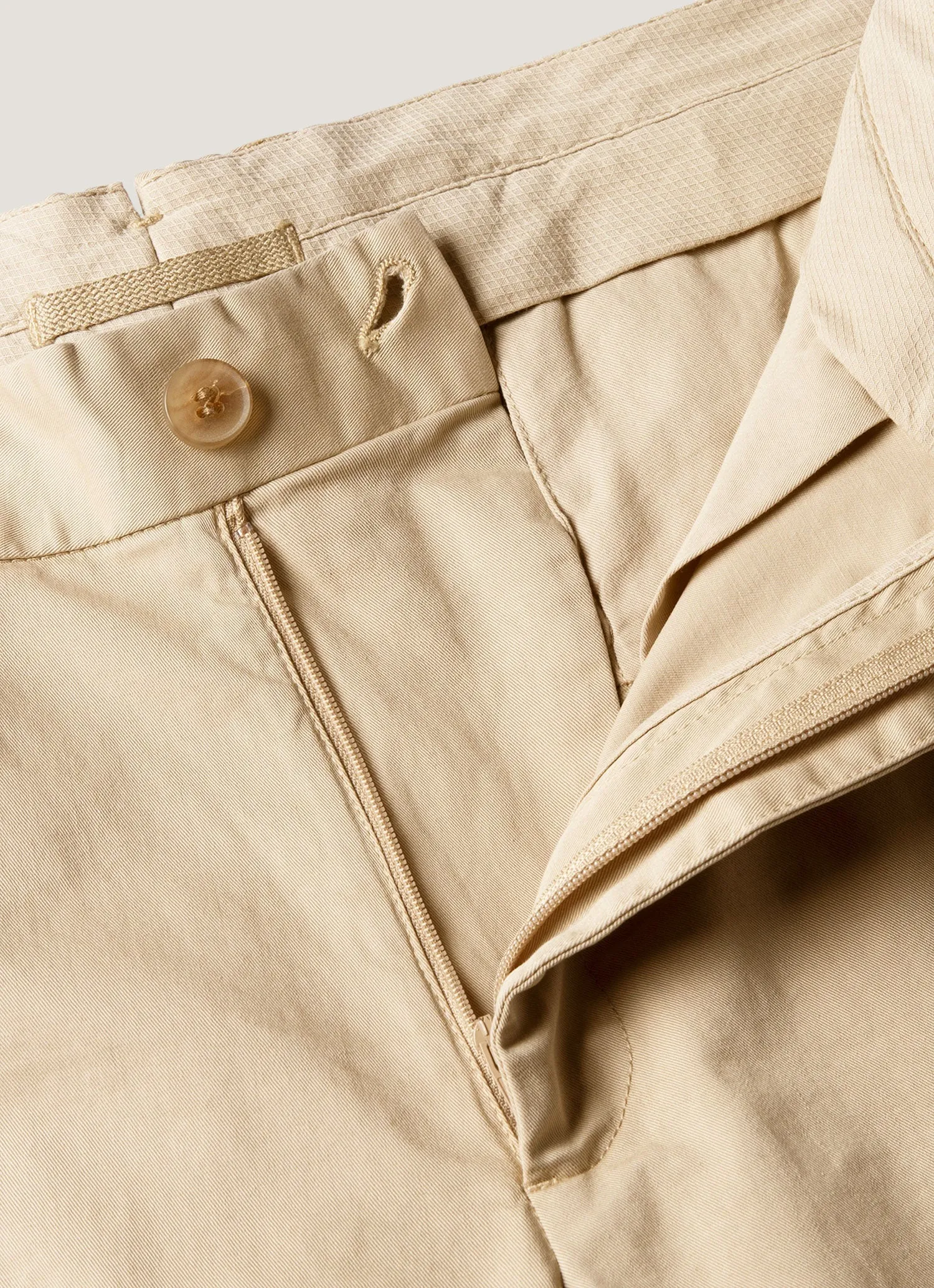 Stretchable Material Men's Chino Shorts in Light Stone