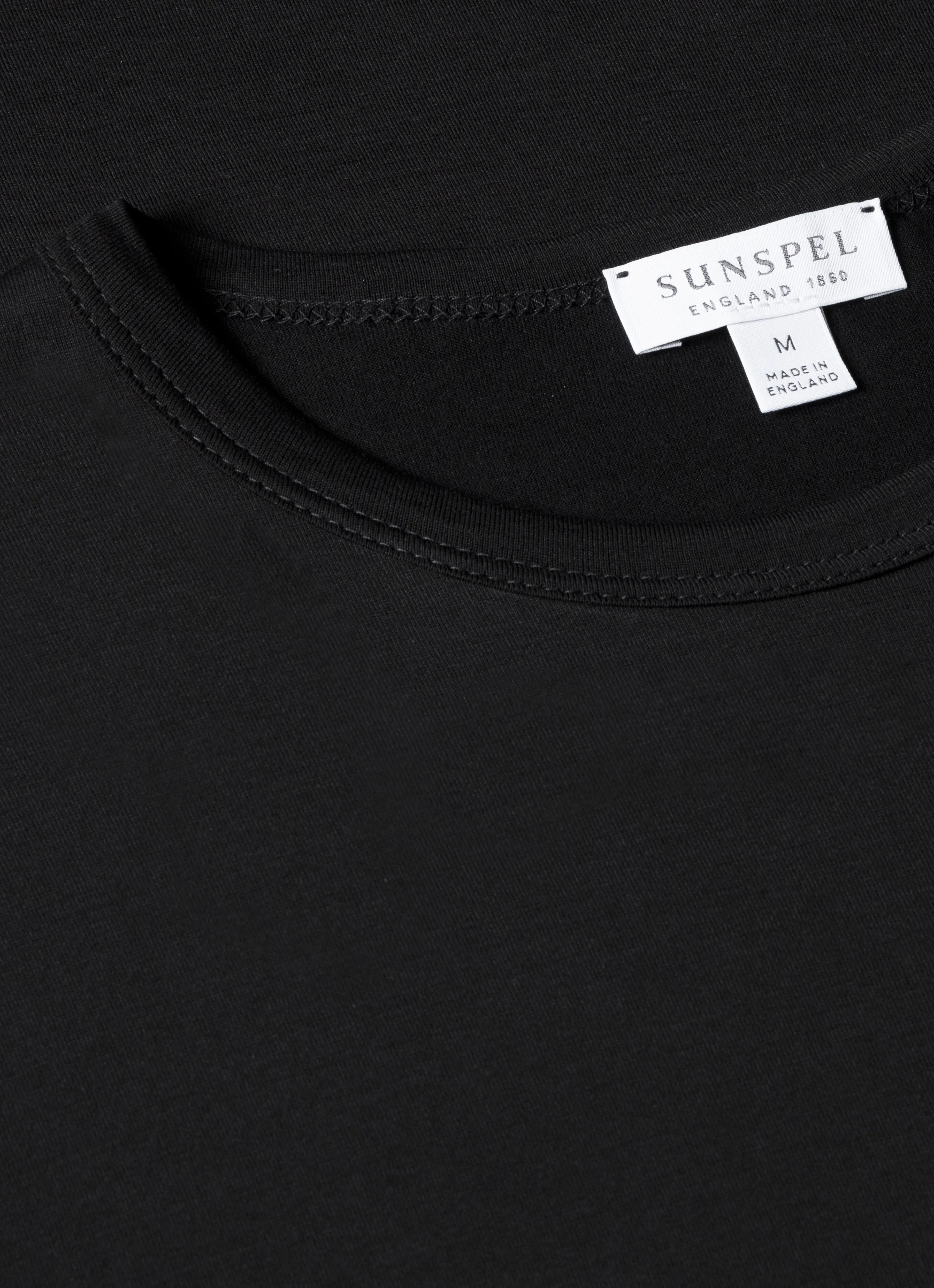 Men's Classic T-shirt in Black Structured silhouette Comfortable and stylish