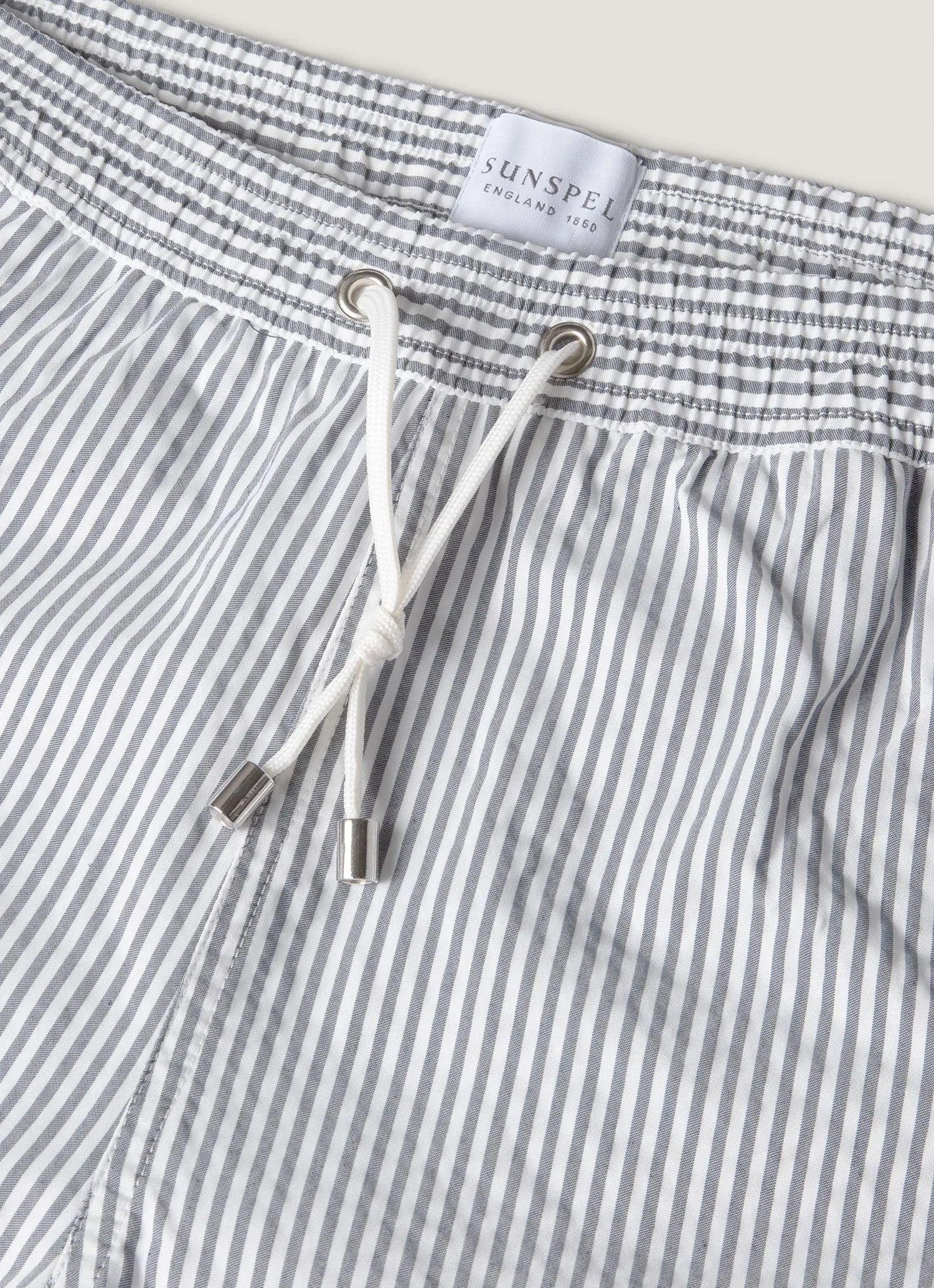 Quick Absorption Men's Drawstring Swim Shorts in Navy/White