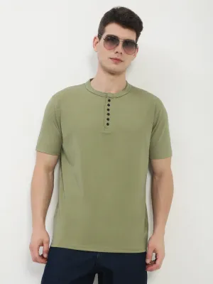 sequin Fresh Fit Men's Green Solid Henley Collar T-Shirt