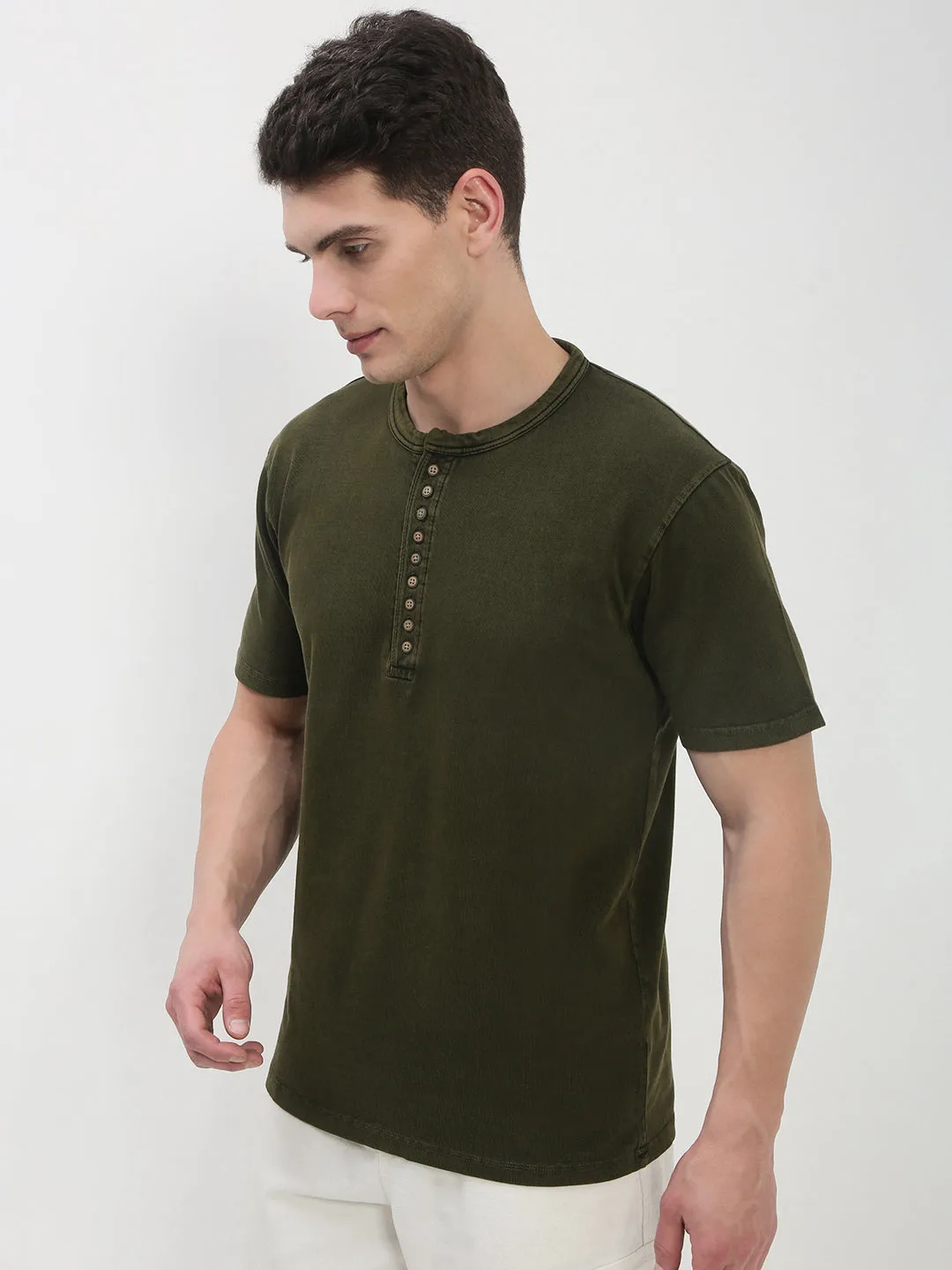 Men's Green Solid Henley Collar T-Shirt Daily Minimal