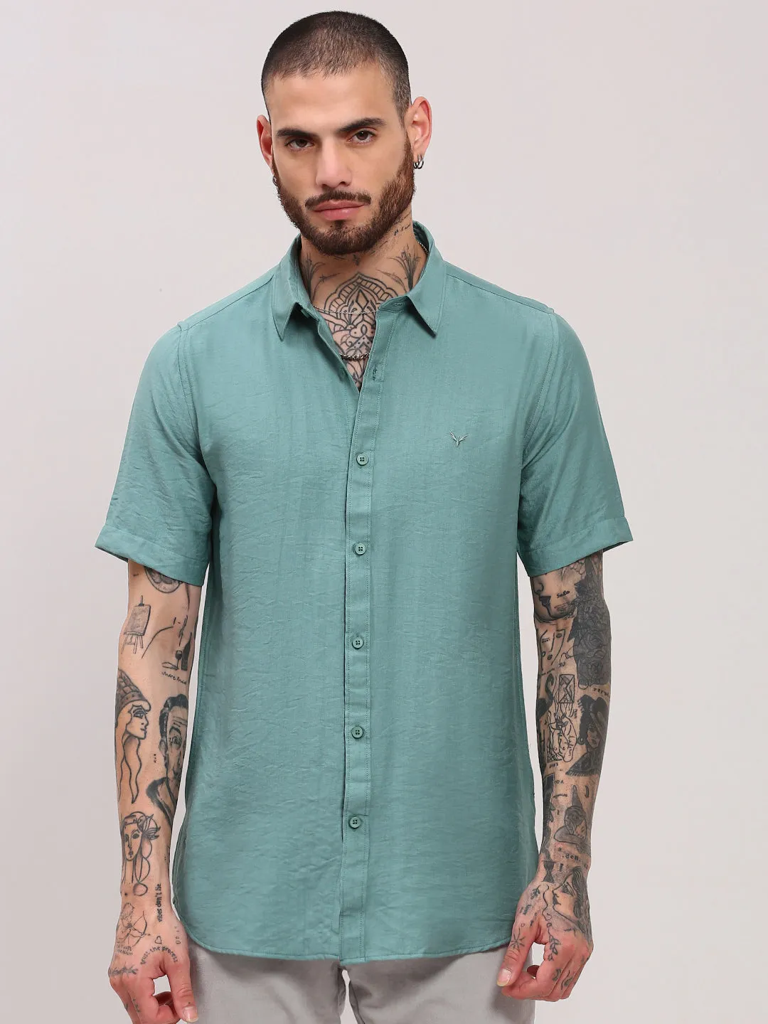 Zoom Proper Magnetic Closure Men's Green Solid Slim Fit Cotton Shirt