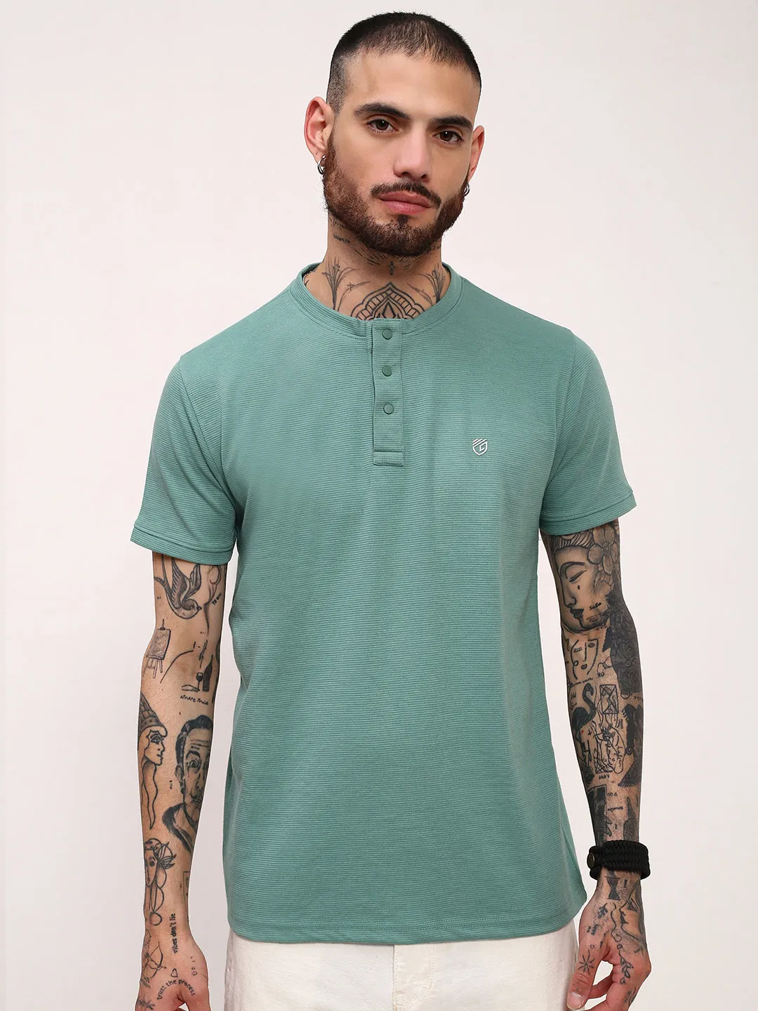 Street Essential Men's Green Solid T-Shirt