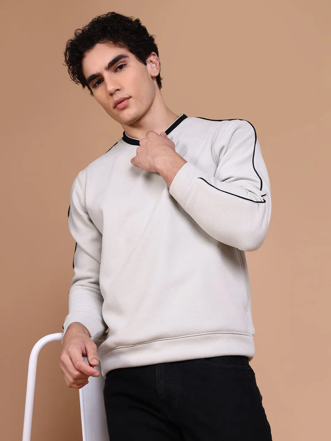 Men's Grey Cotton Round Neck Long Sleeves Sweatshirt Fresh Sporty rhinestone accents