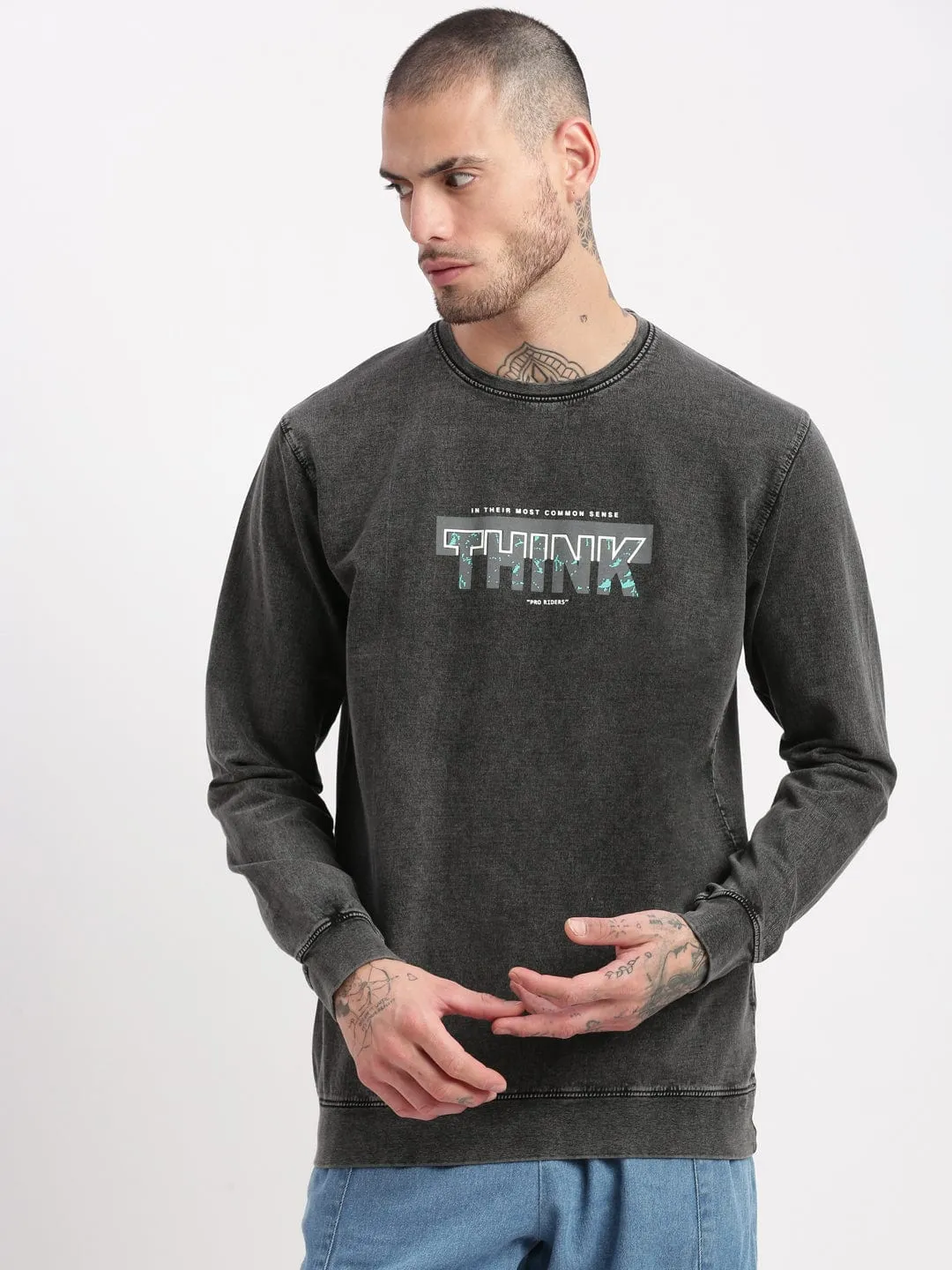 Competitive Advantage Men's Grey Solid Round Neck Pullover